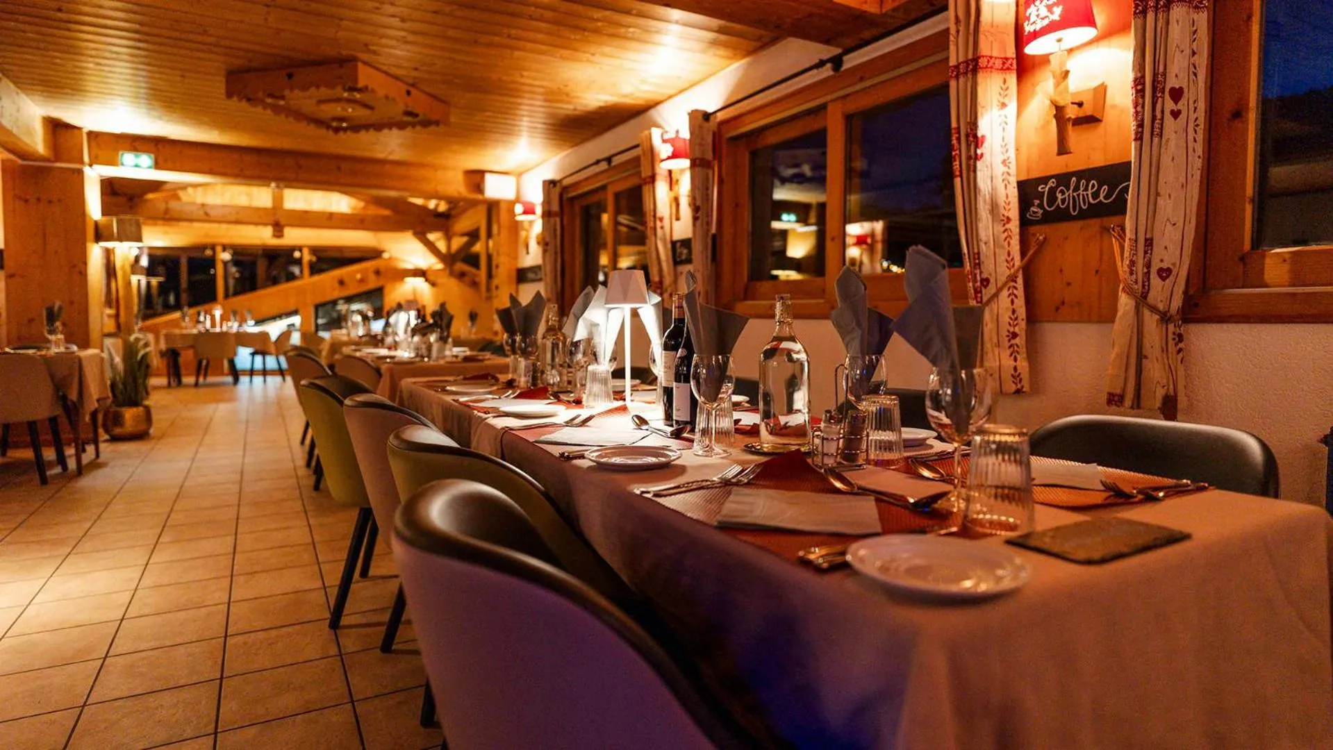 Restaurant/places to eat in L'Hermine Blanche