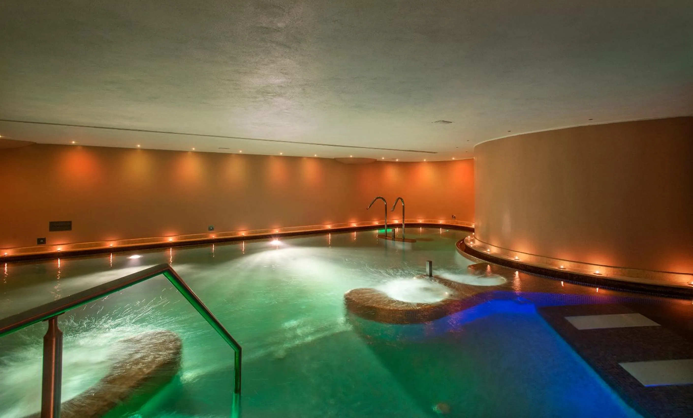 Swimming pool in Ambasciatori Place Hotel