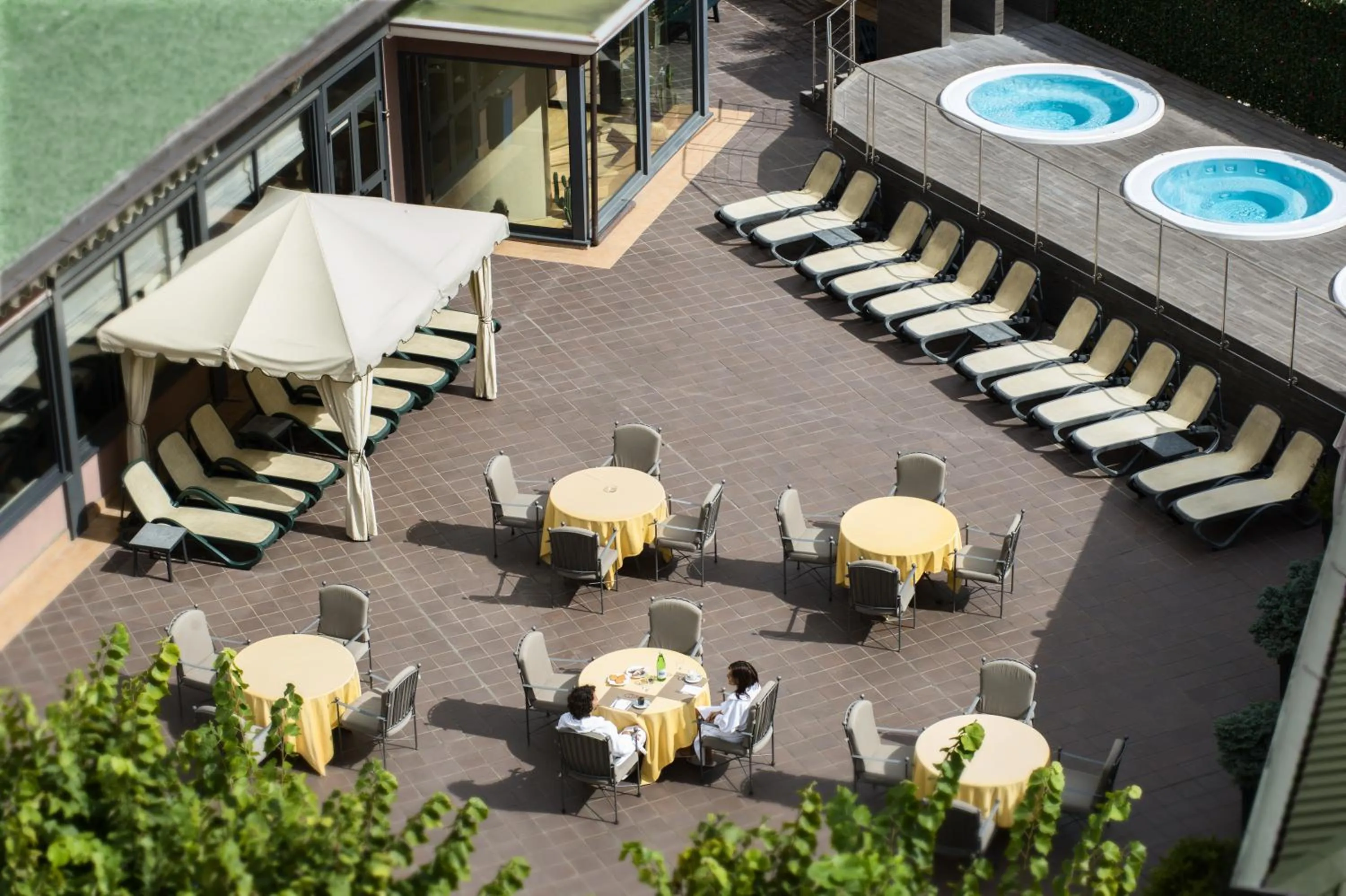 Restaurant/places to eat in Ambasciatori Place Hotel