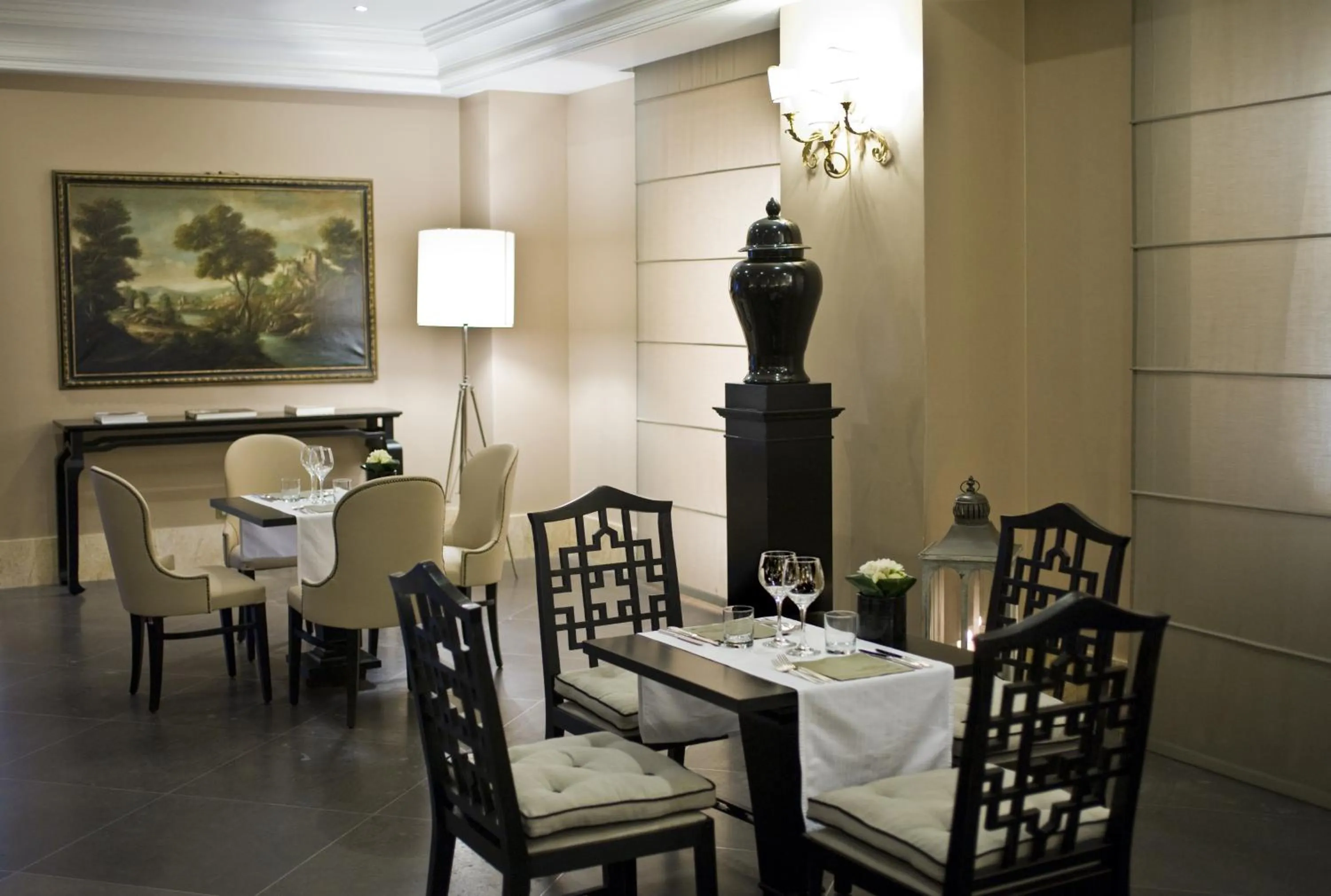 Restaurant/places to eat in Ambasciatori Place Hotel