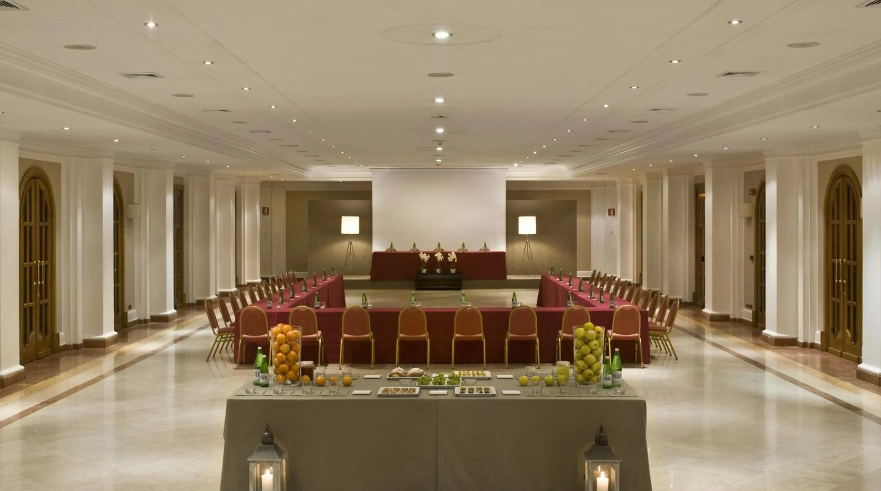 Business facilities in Ambasciatori Place Hotel