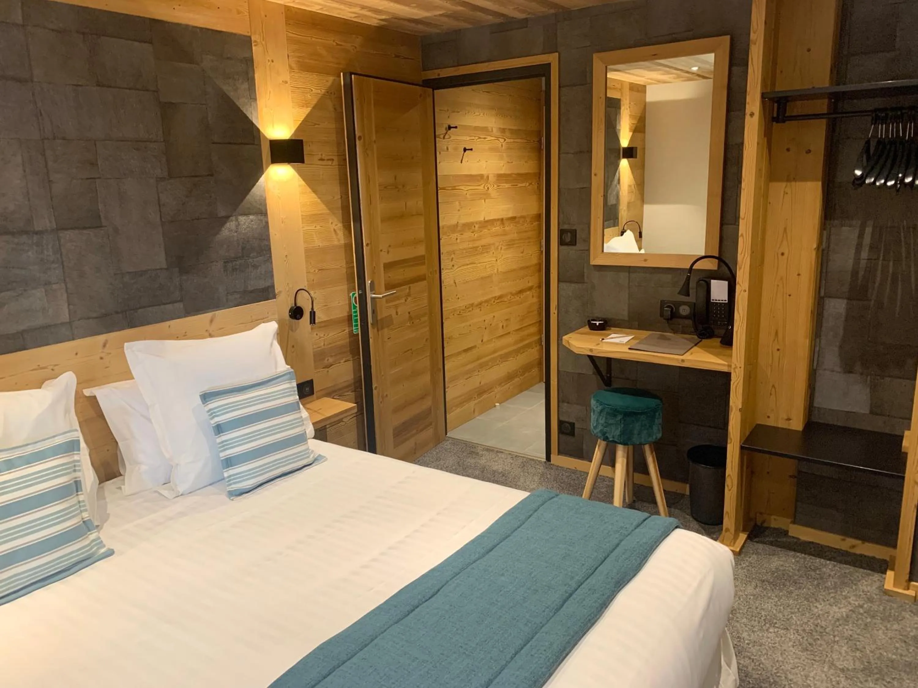 Bedroom, Bed in Hameau des Prodains - Hôtel