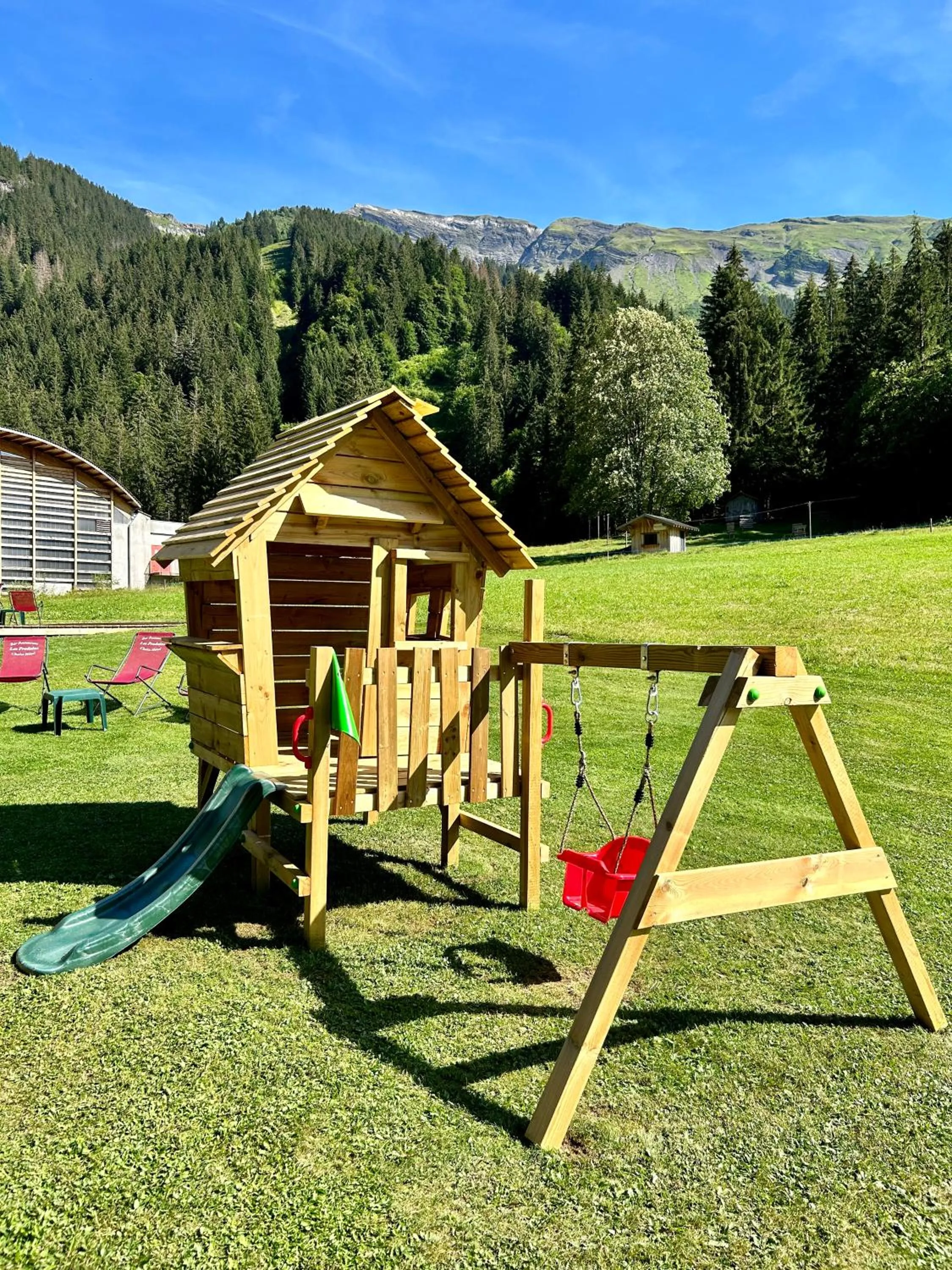 Children play ground in Hameau des Prodains - Hôtel