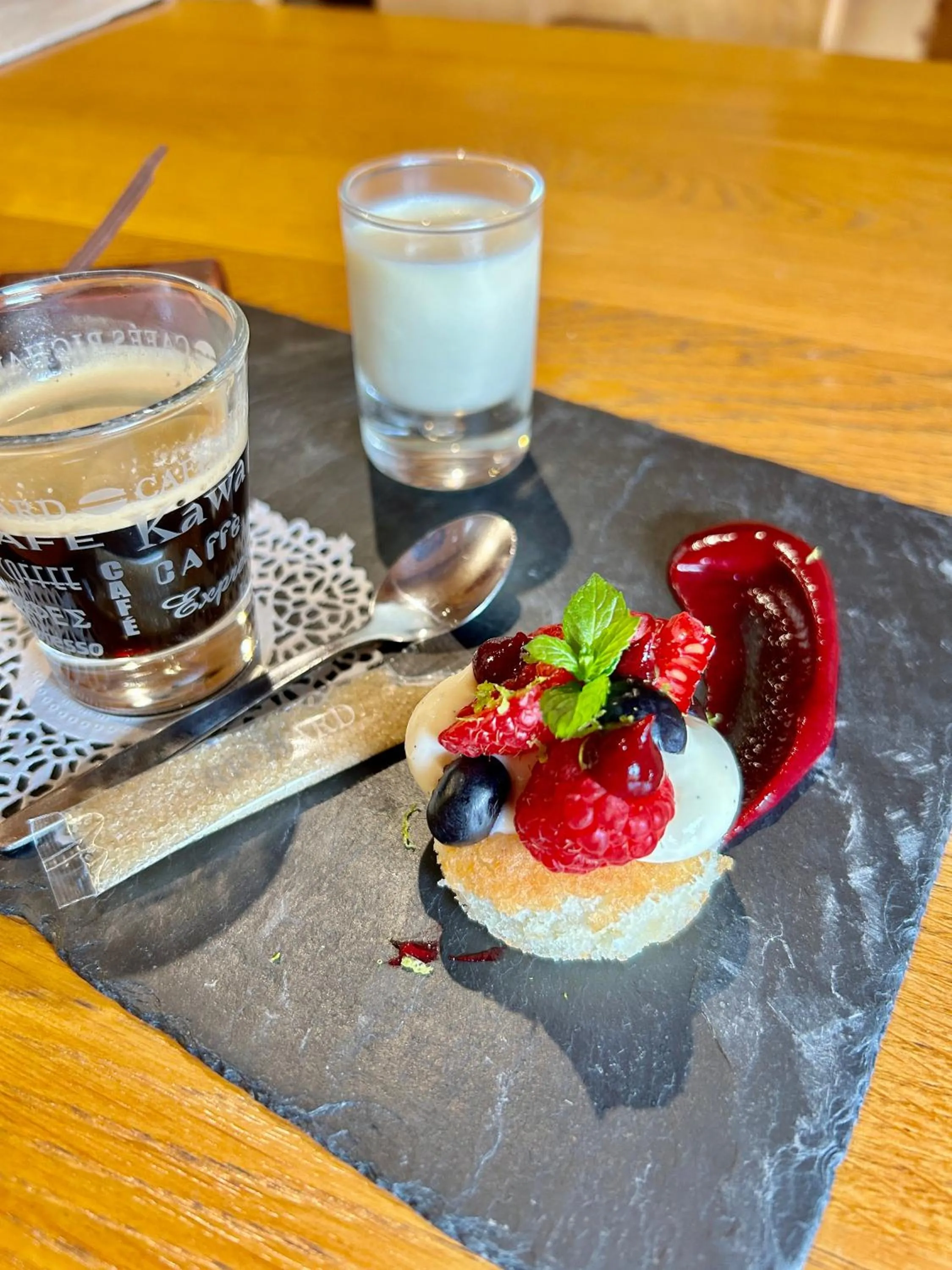 Lunch in Hameau des Prodains - Hôtel