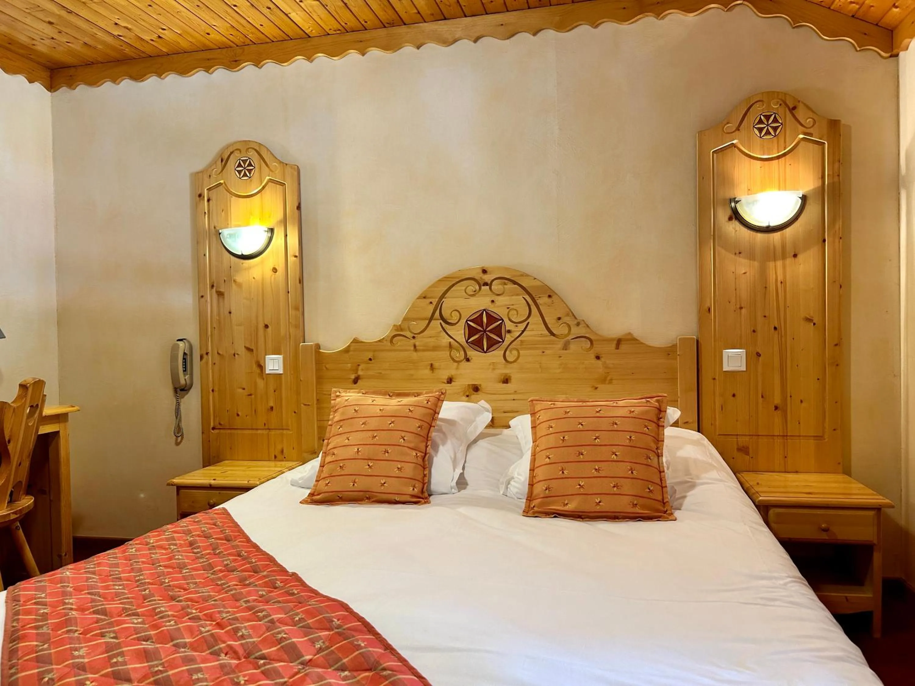 Bedroom, Bed in Hameau des Prodains - Hôtel