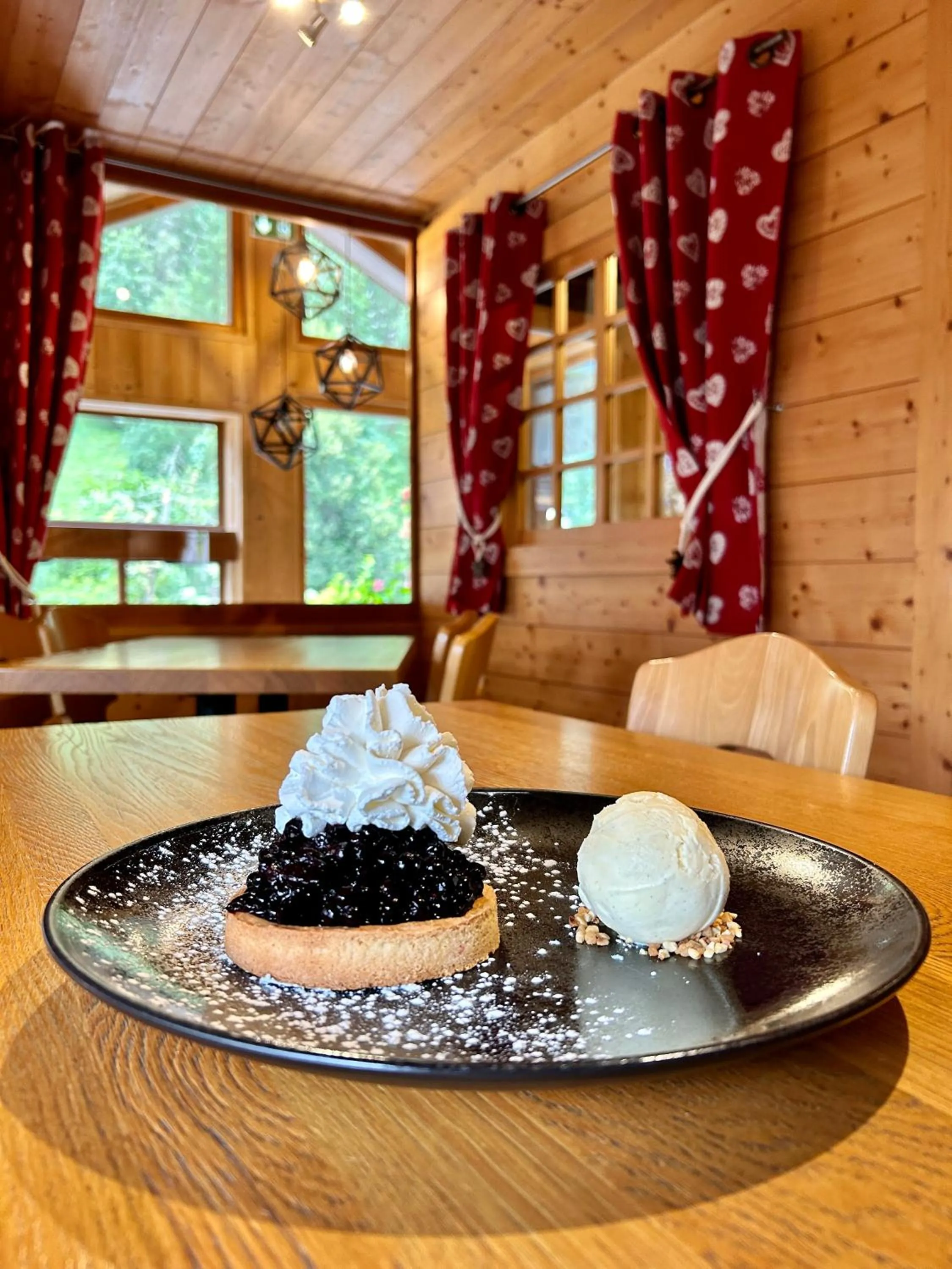 Food in Hameau des Prodains - Hôtel