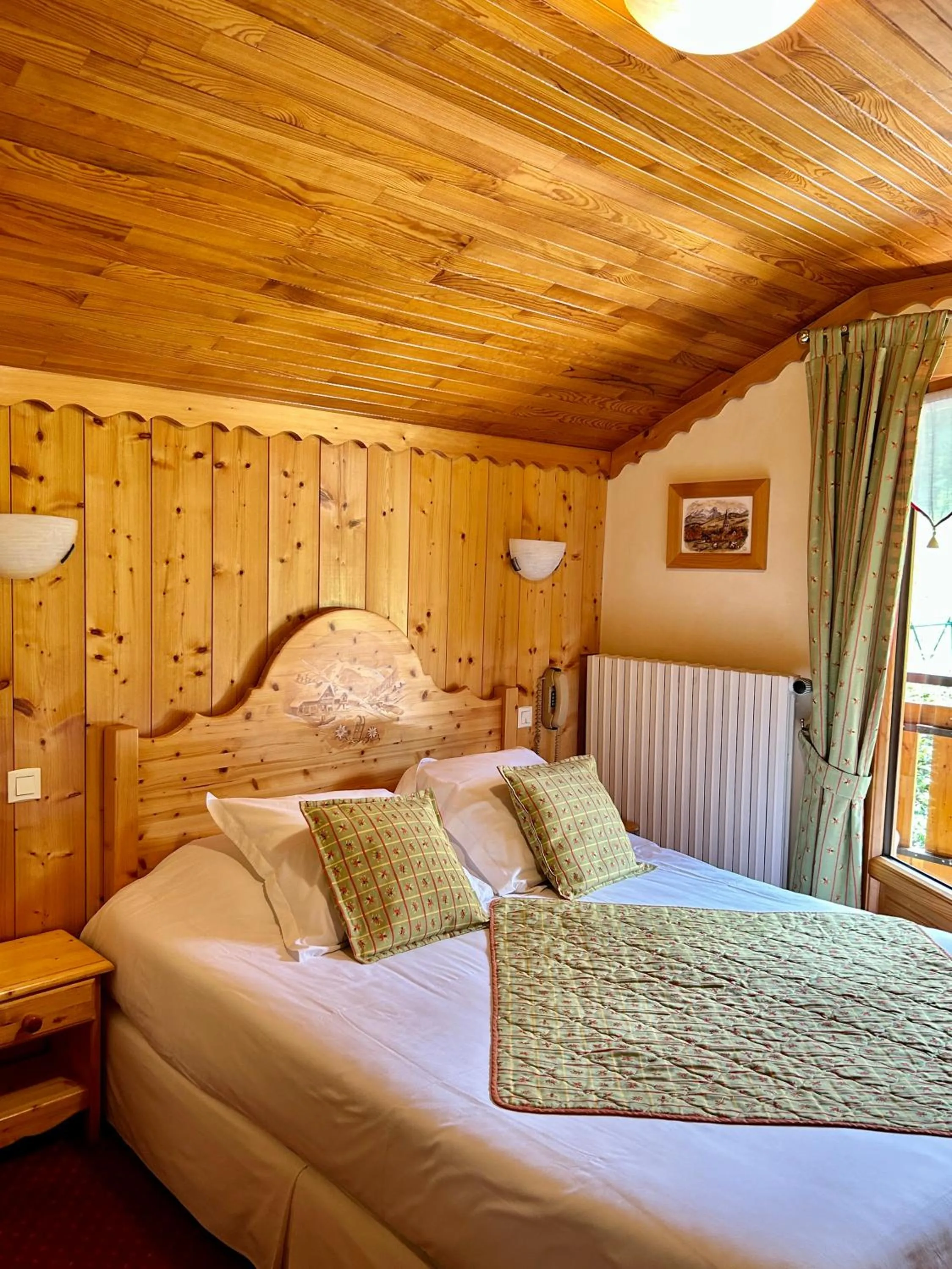 Bedroom, Bed in Hameau des Prodains - Hôtel