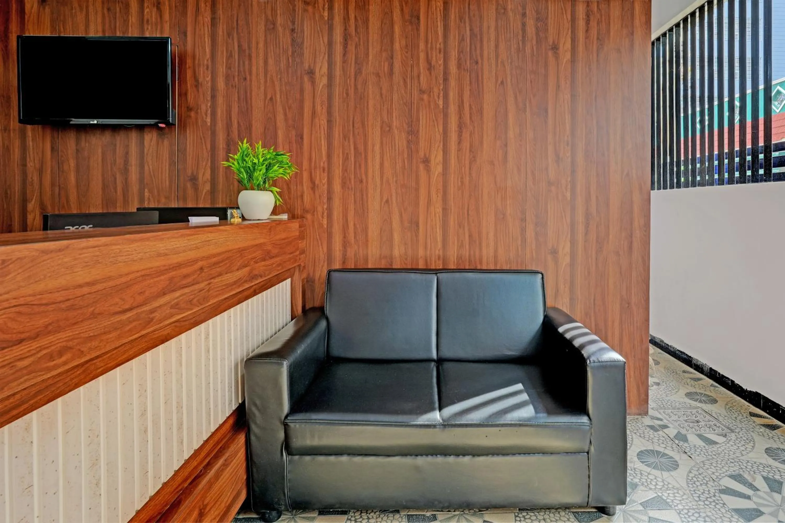 Lobby or reception in Hotel O New Shelton Suites