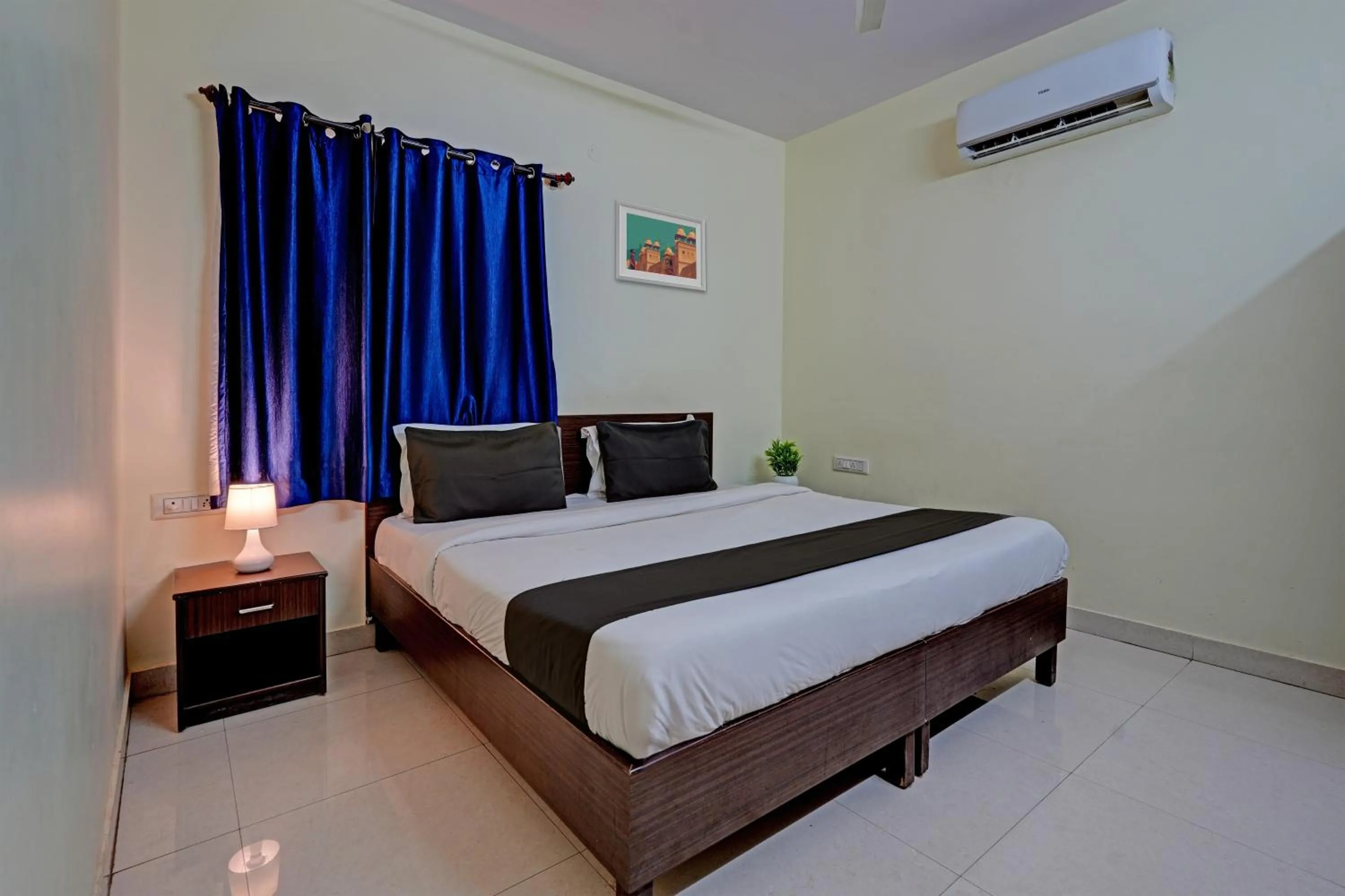 Bedroom, Bed in Hotel O New Shelton Suites