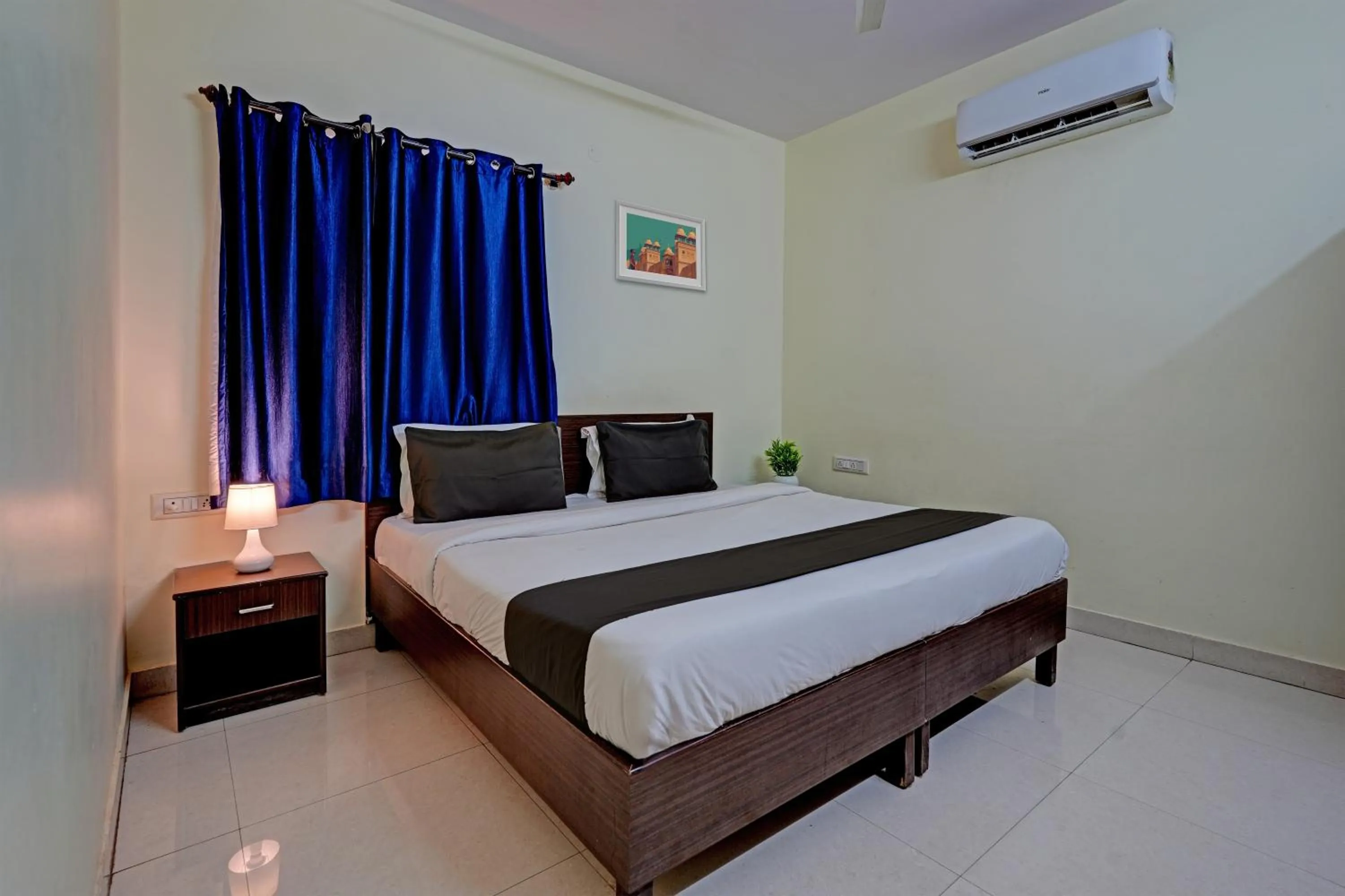 Bedroom, Bed in Hotel O New Shelton Suites