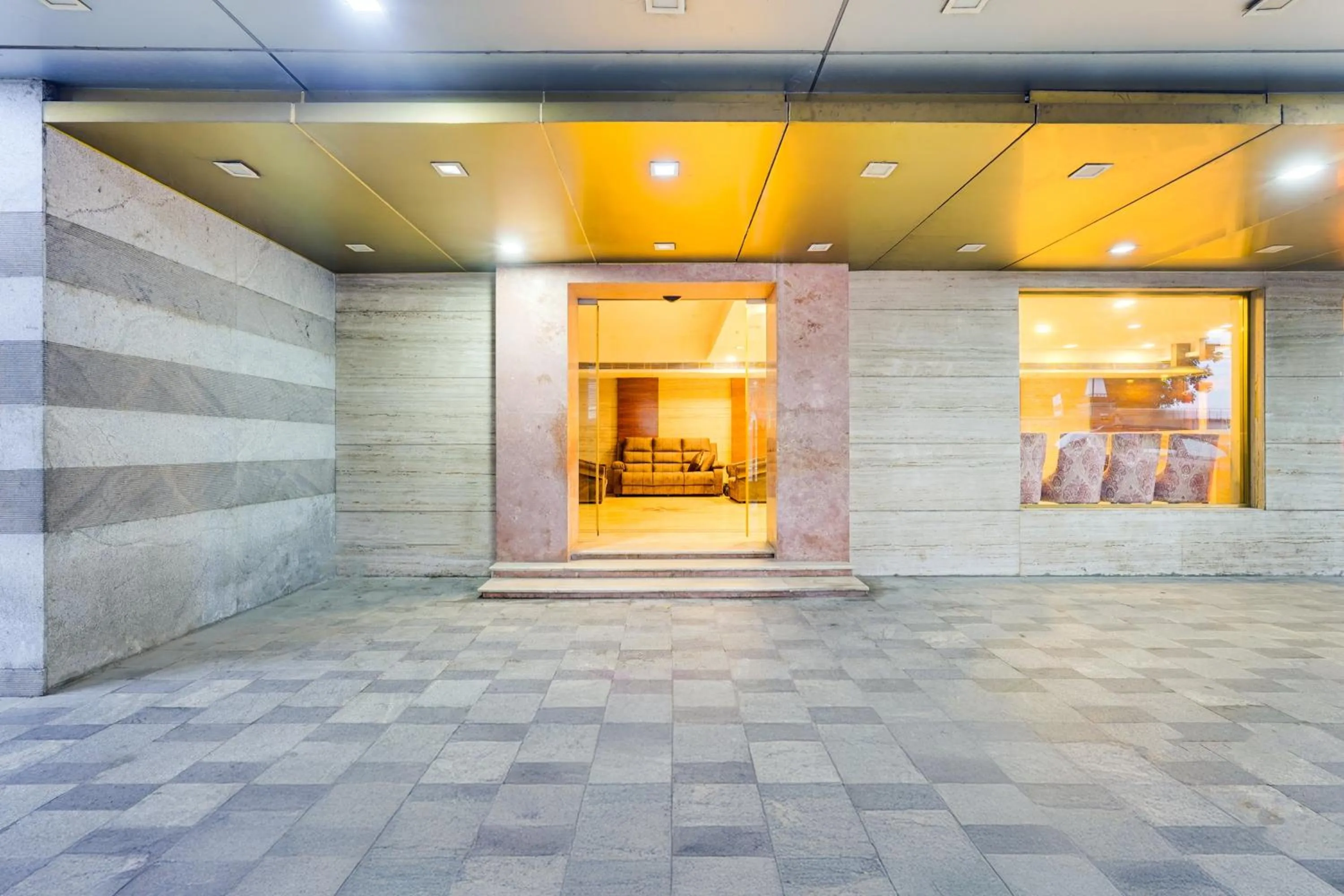 Facade/entrance in Super Townhouse Oak Alandur Near Chennai Airport Formerly Vijay Park