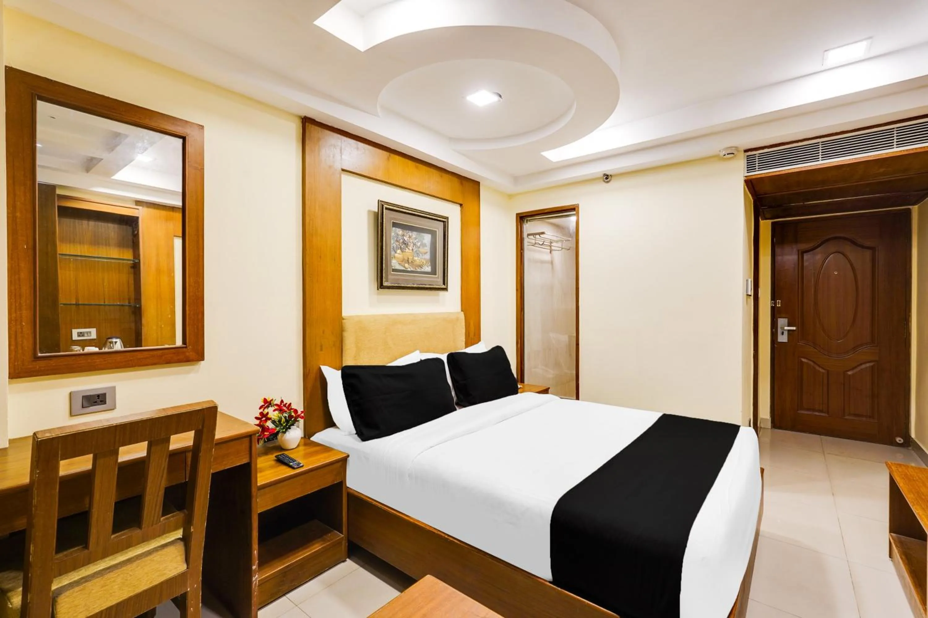 Bedroom, Bed in Super Townhouse Oak Alandur Near Chennai Airport Formerly Vijay Park