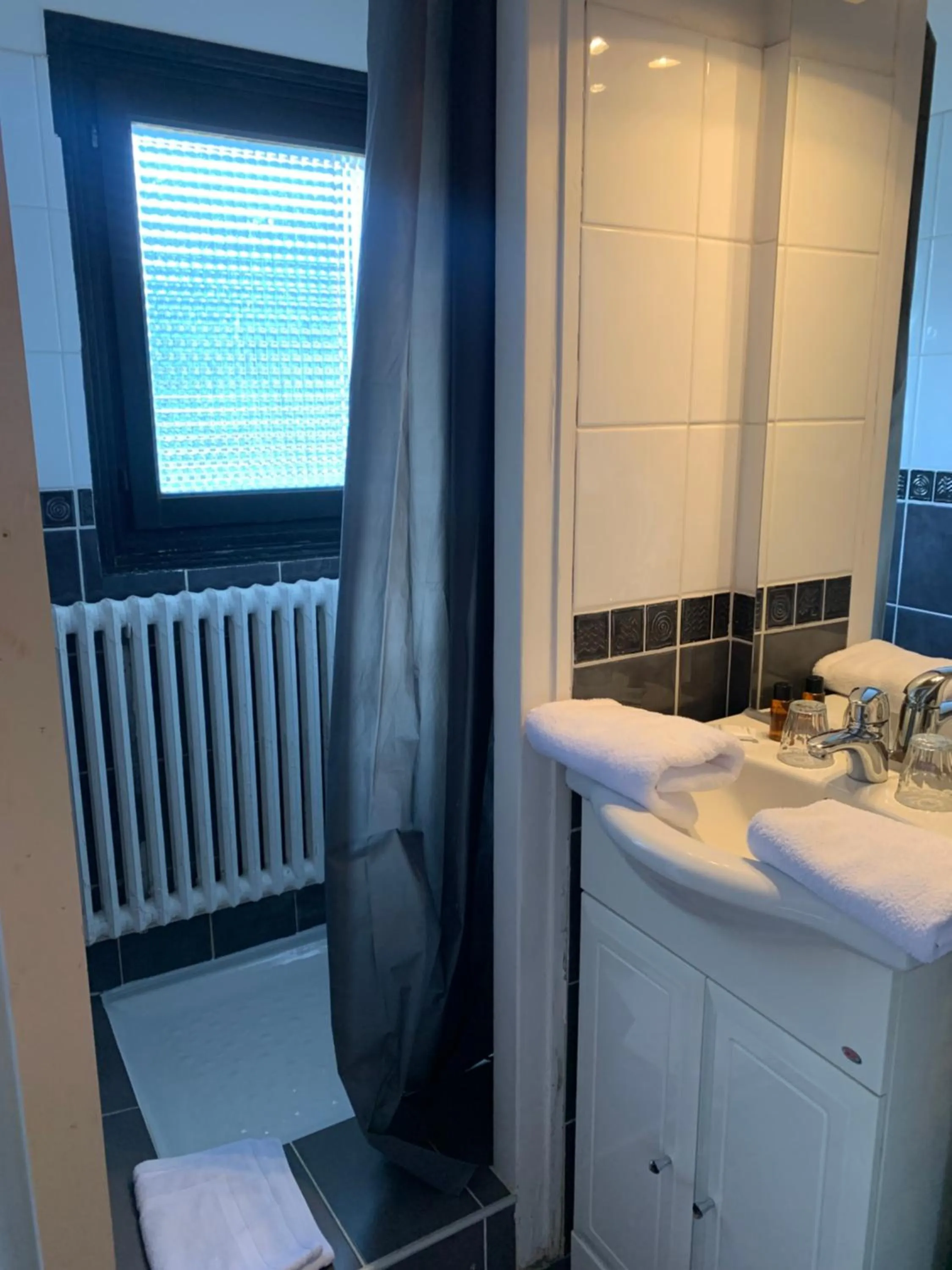 Bathroom in Hotel Le Concorde