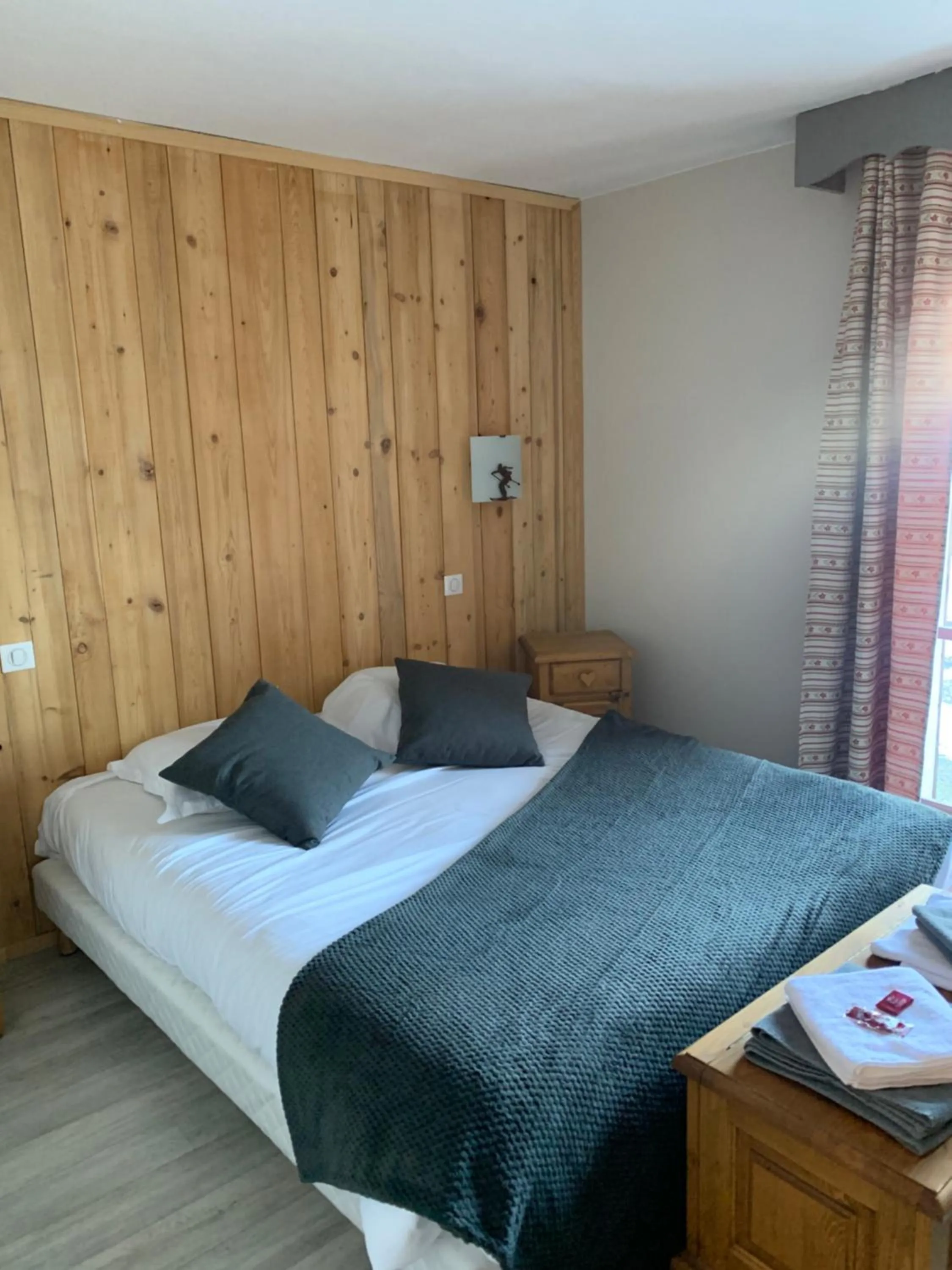 Photo of the whole room, Bed in Hotel Le Concorde