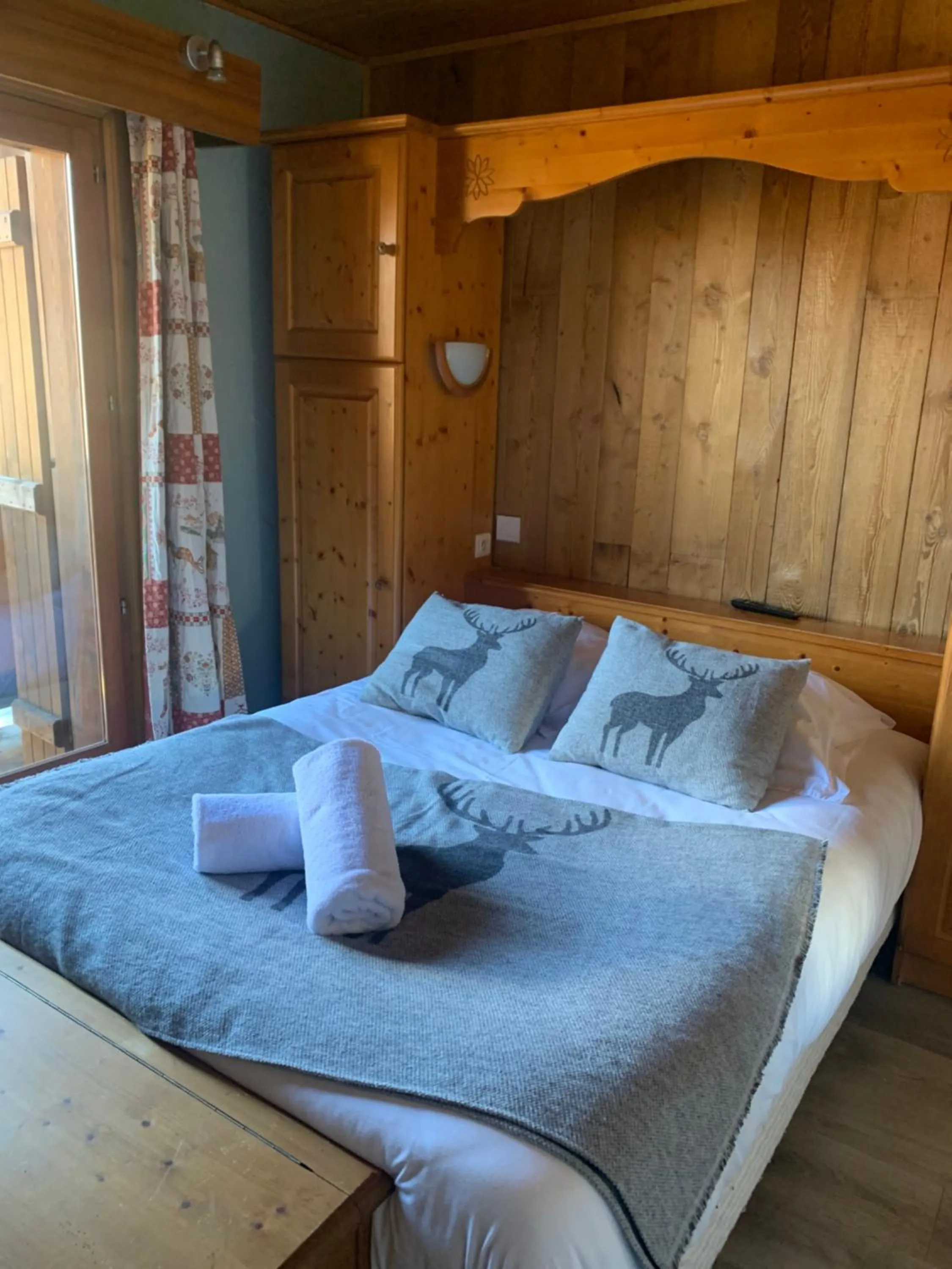 Photo of the whole room, Bed in Hotel Le Concorde