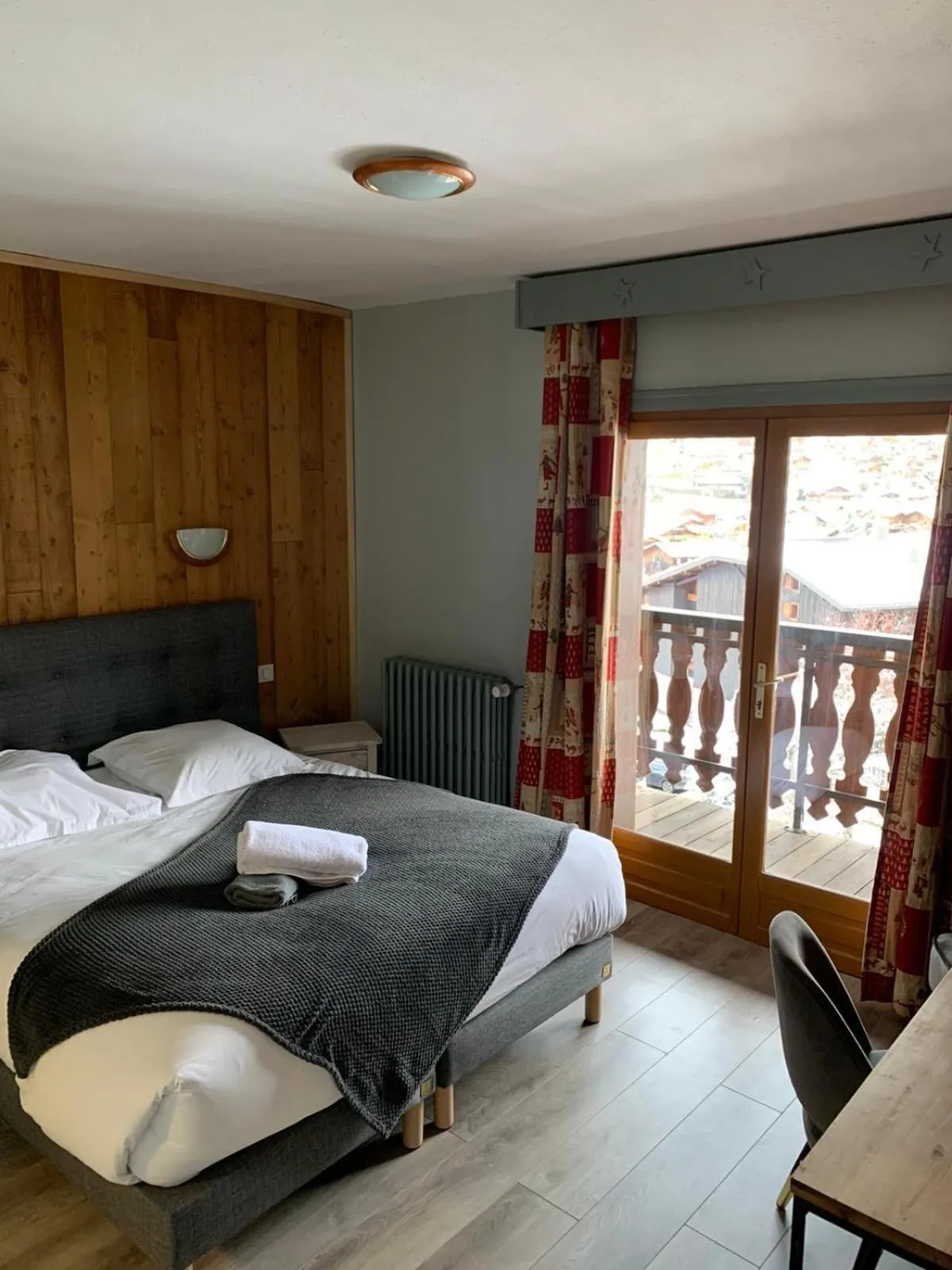 Bed in Hotel Le Concorde