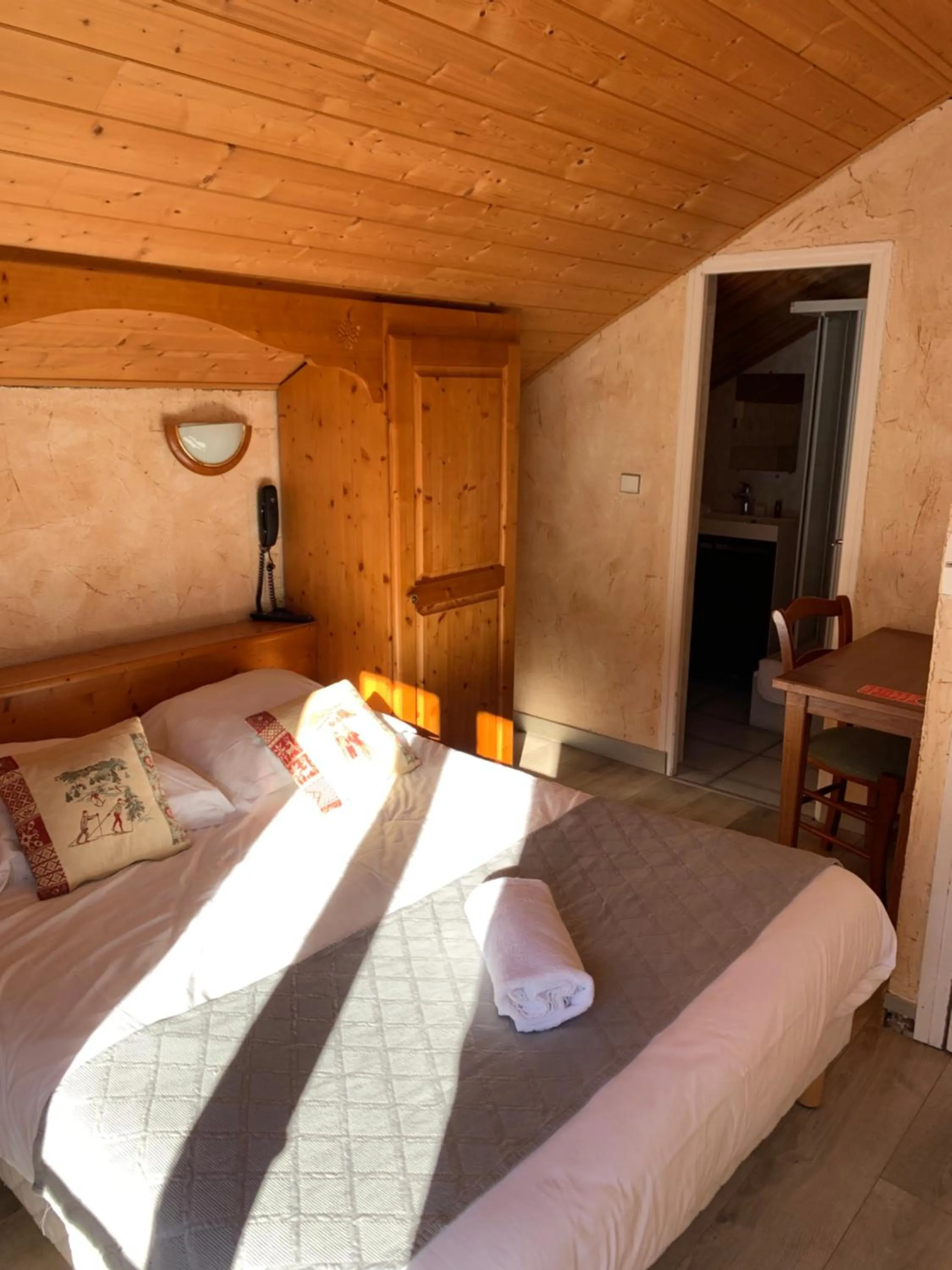 Bed in Hotel Le Concorde