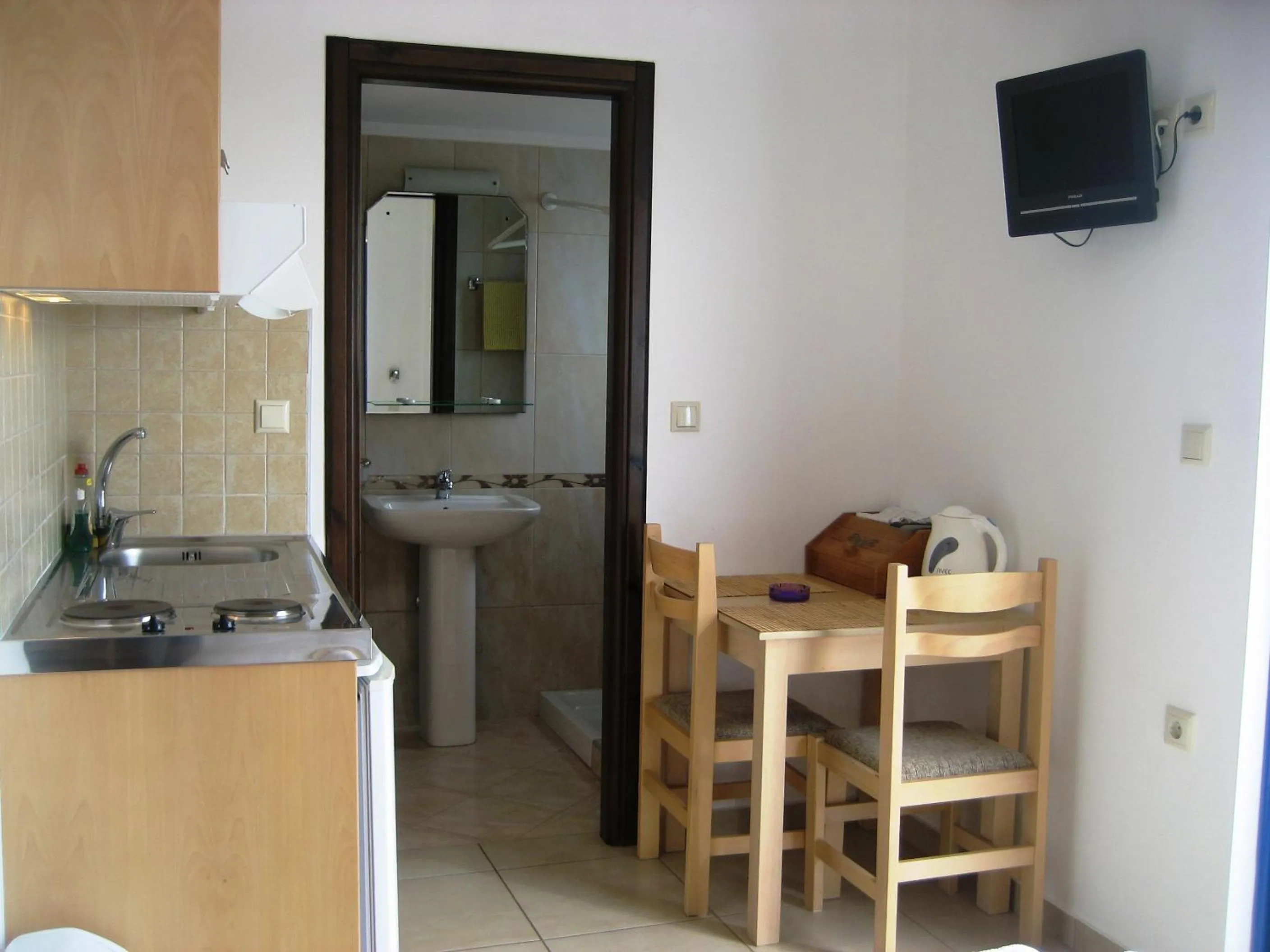 Kitchen or kitchenette in Yiorgos Studios