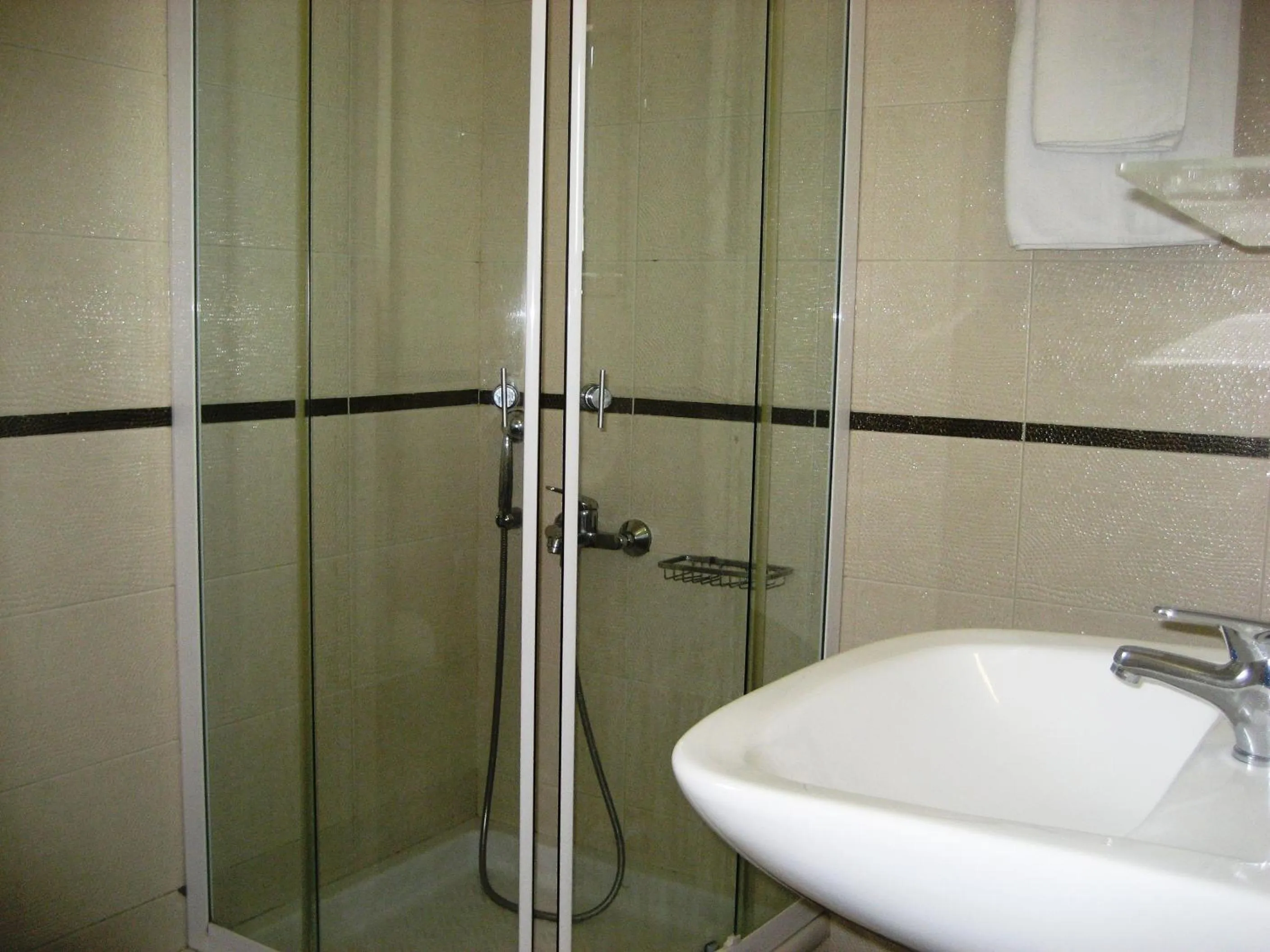 Bathroom in Yiorgos Studios