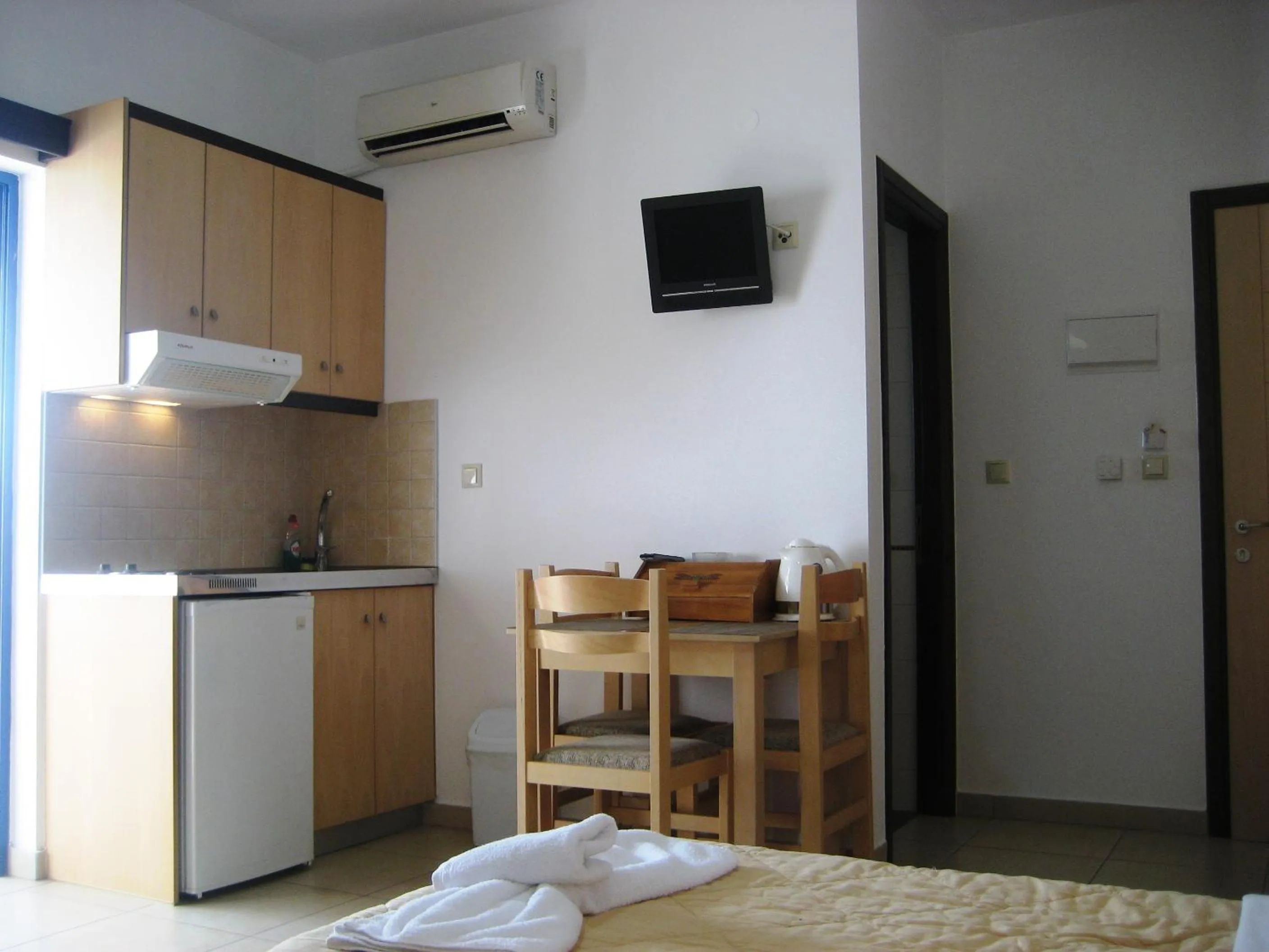 Kitchen or kitchenette in Yiorgos Studios