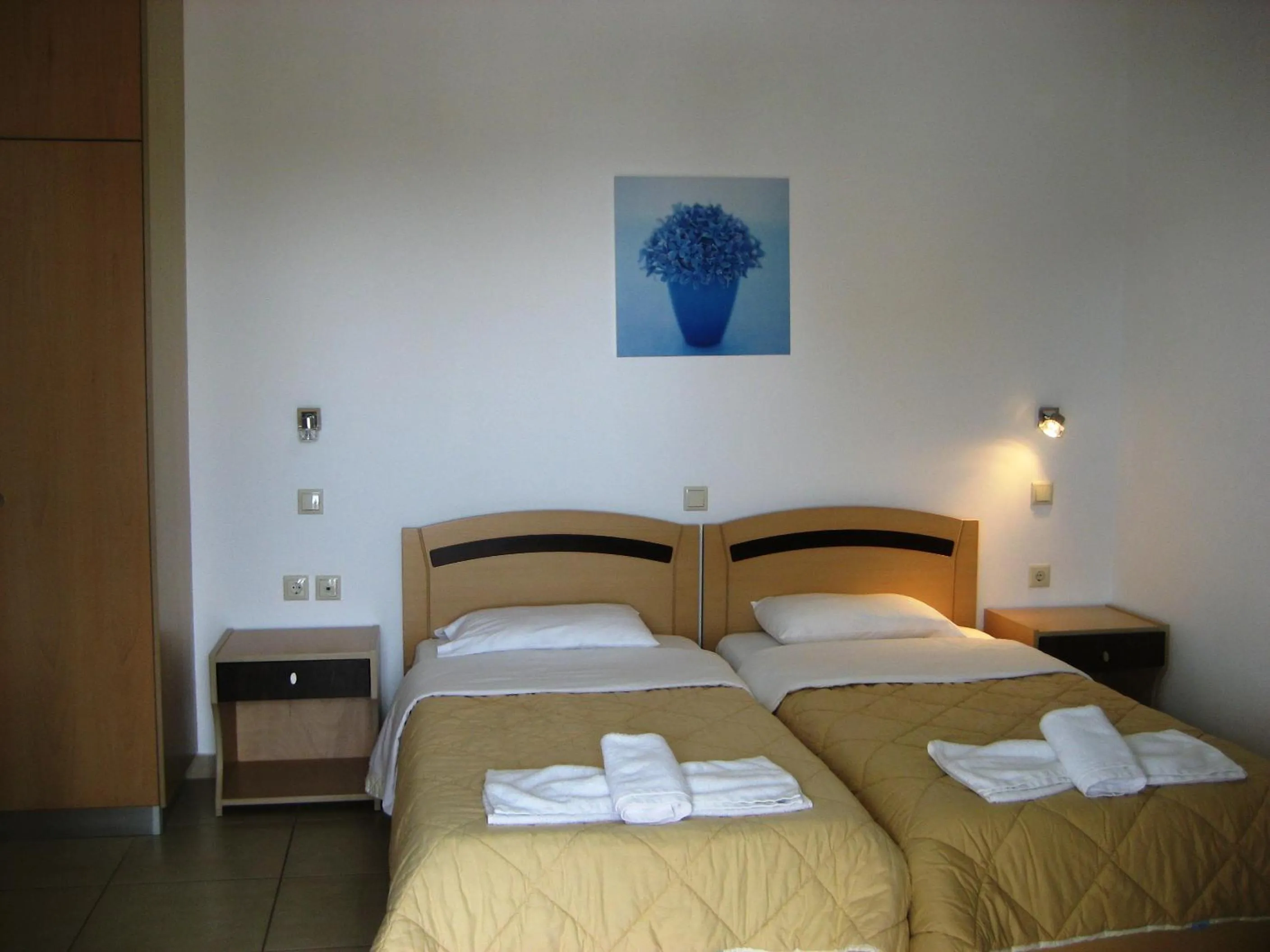 Bed in Yiorgos Studios