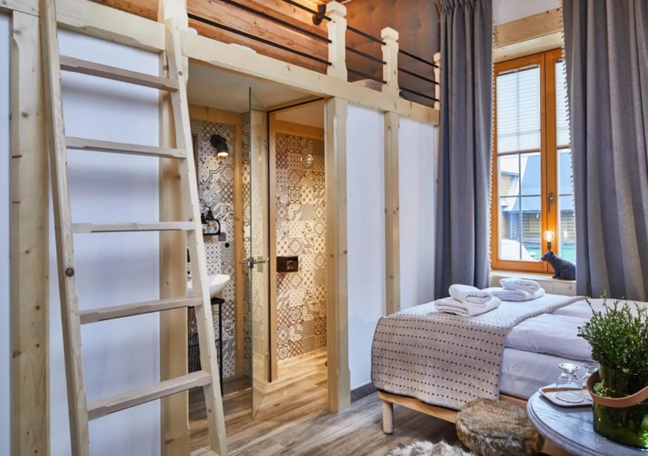 Shower, Bed in Niedźwiedzia Residence Garden Sauna