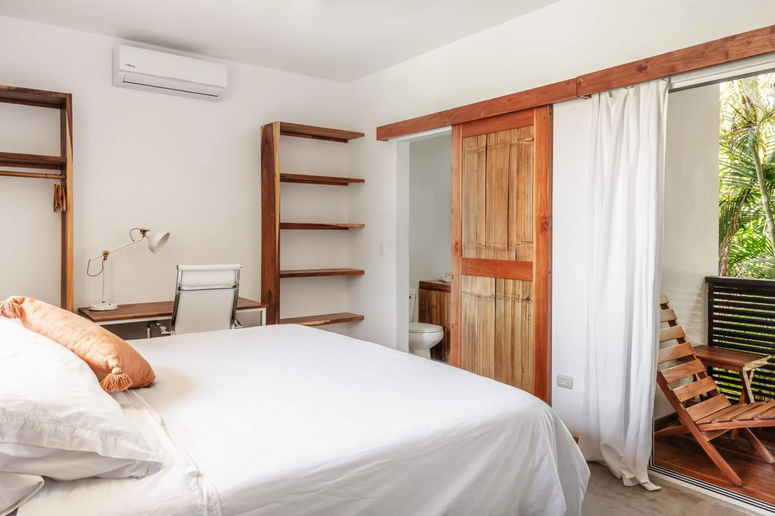 Photo of the whole room, Bed in Outsite Santa Teresa Playa