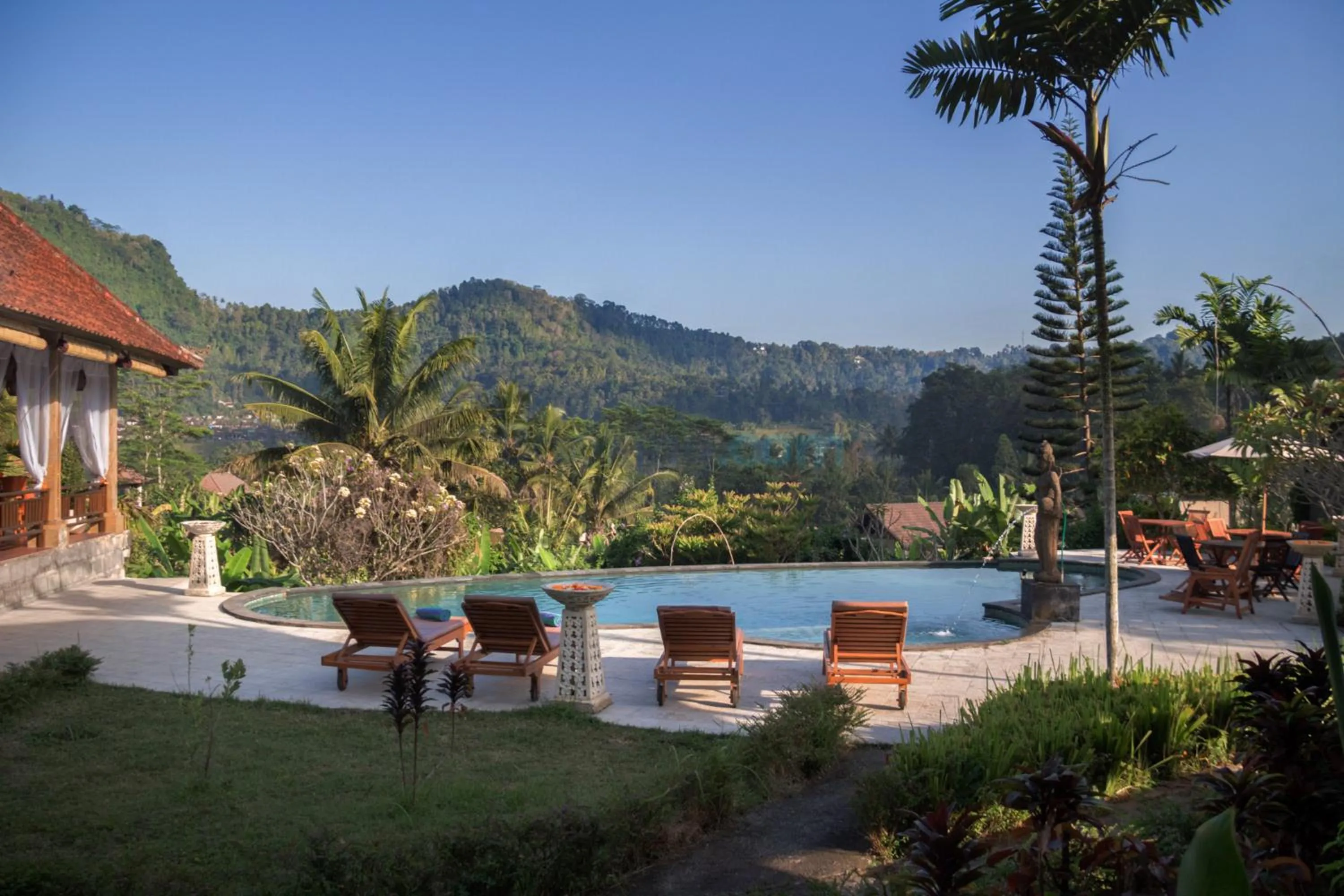 Swimming pool in The Kanjeng Signature Sidemen