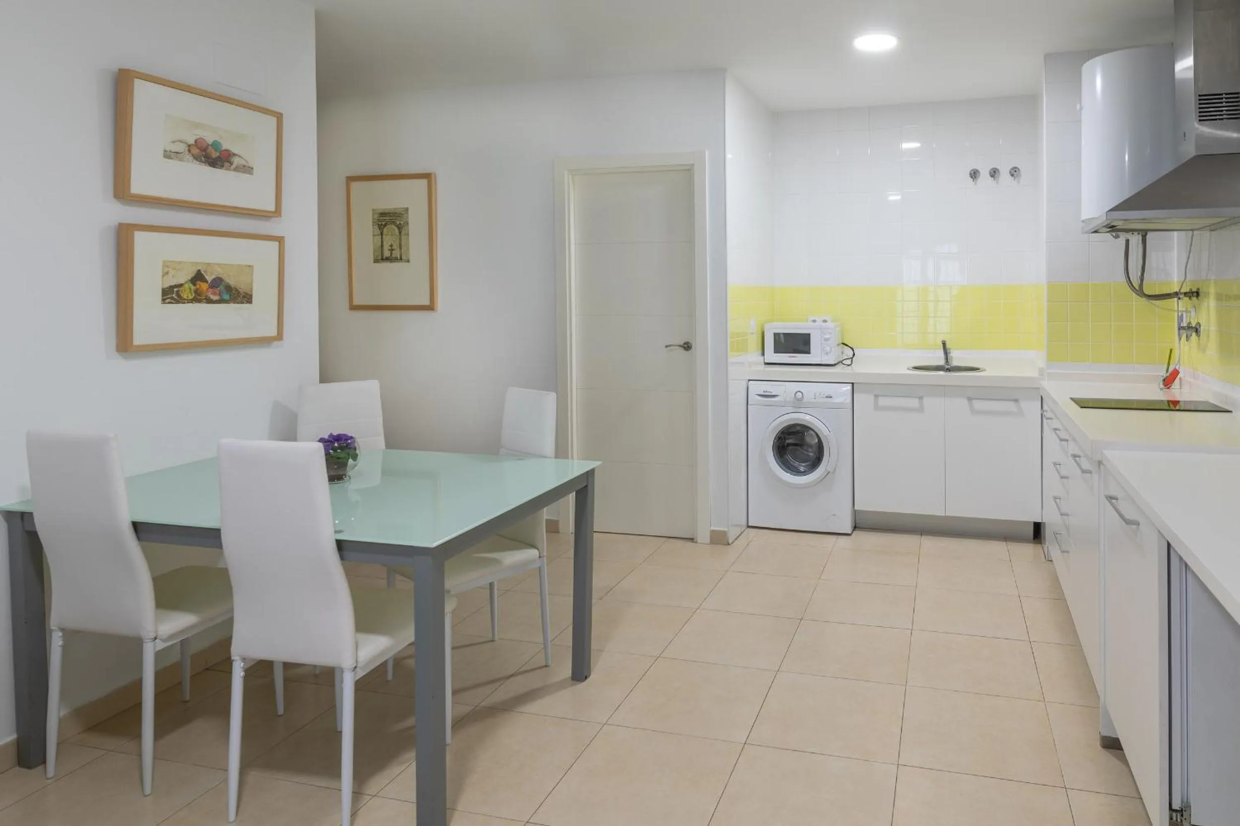 Kitchen or kitchenette in Reservaloen Plaza del Salvador