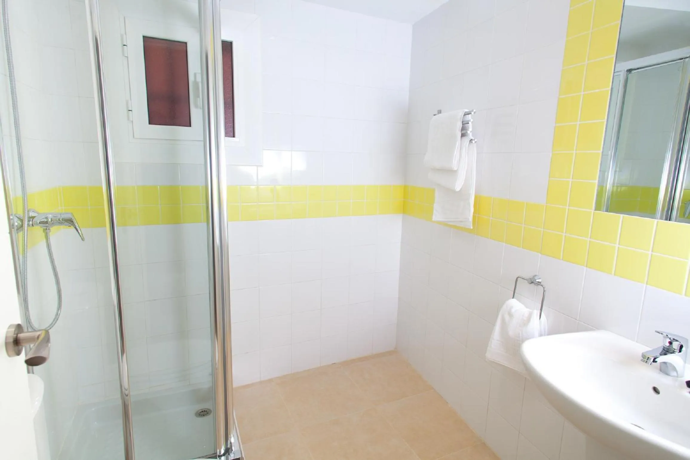 Toilet in Reservaloen Plaza del Salvador