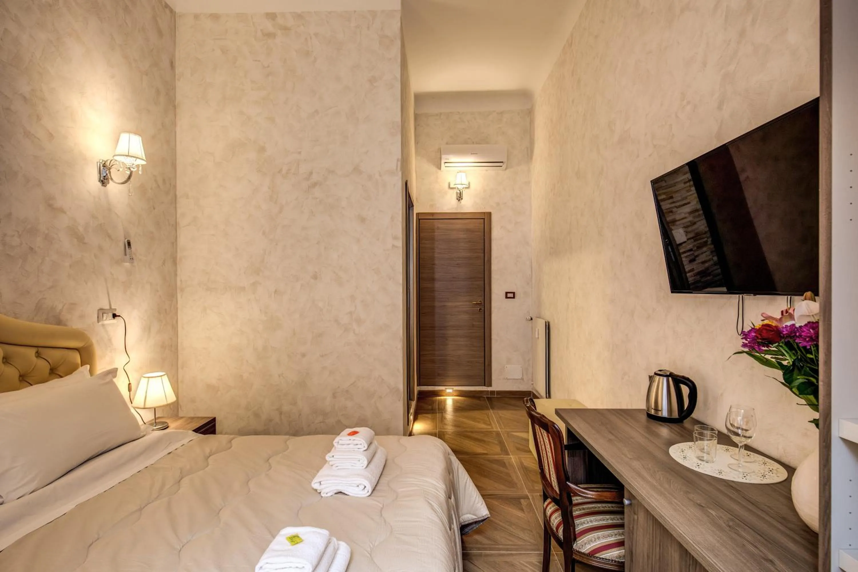 Bed in AMICI GUESTHOUSE