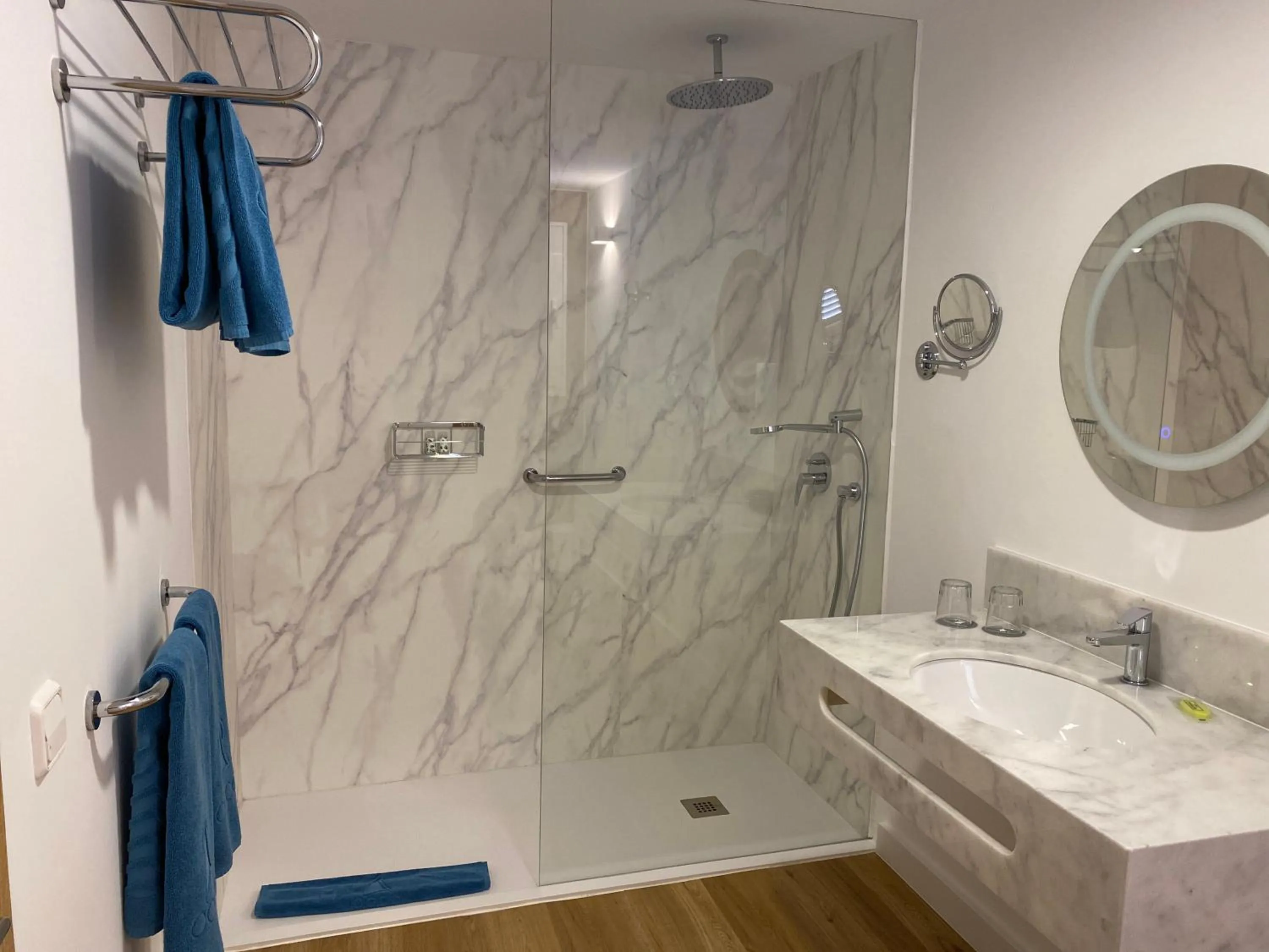 Shower in Hotel Esmeralda Maris by LIVVO