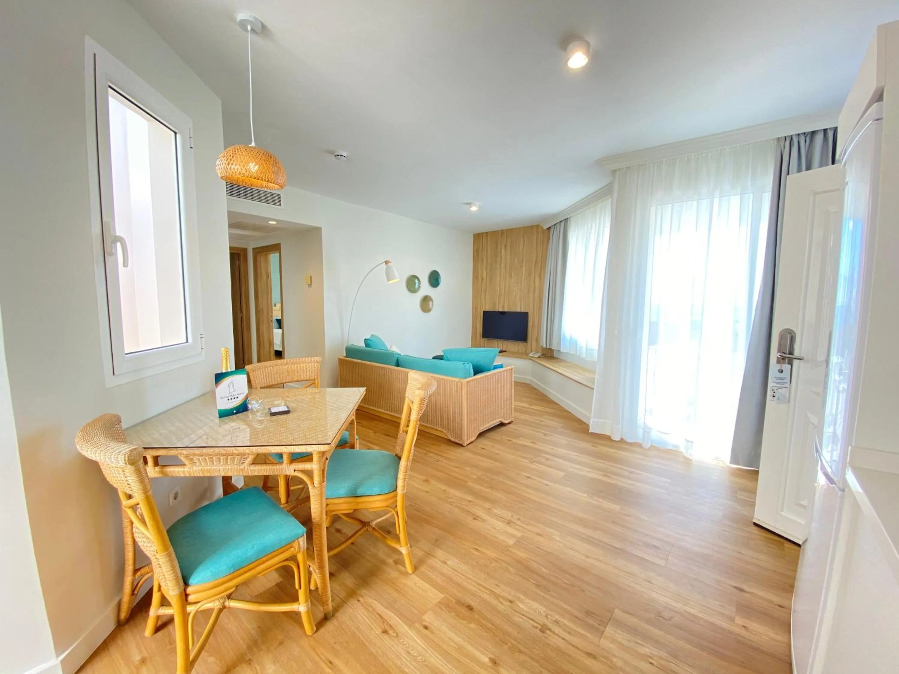 Living room, Bed in Hotel Esmeralda Maris by LIVVO