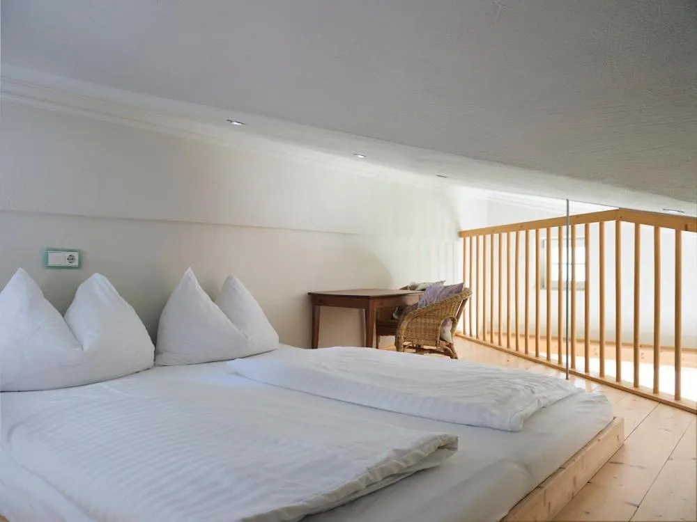 Bed in Hotel Garni Pinzgau, Fabian Hüttl