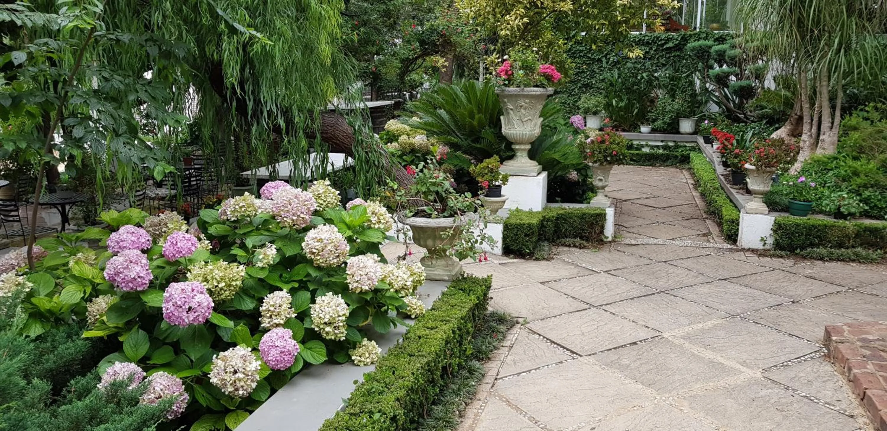 Garden in Pheasant Hill Bed and Breakfast