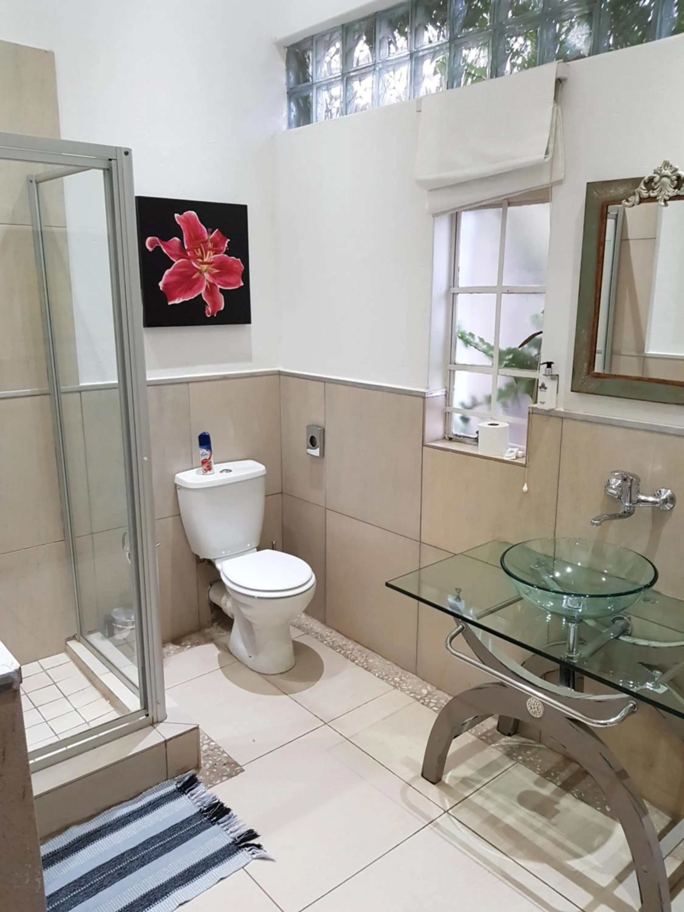 Bathroom in Pheasant Hill Bed and Breakfast