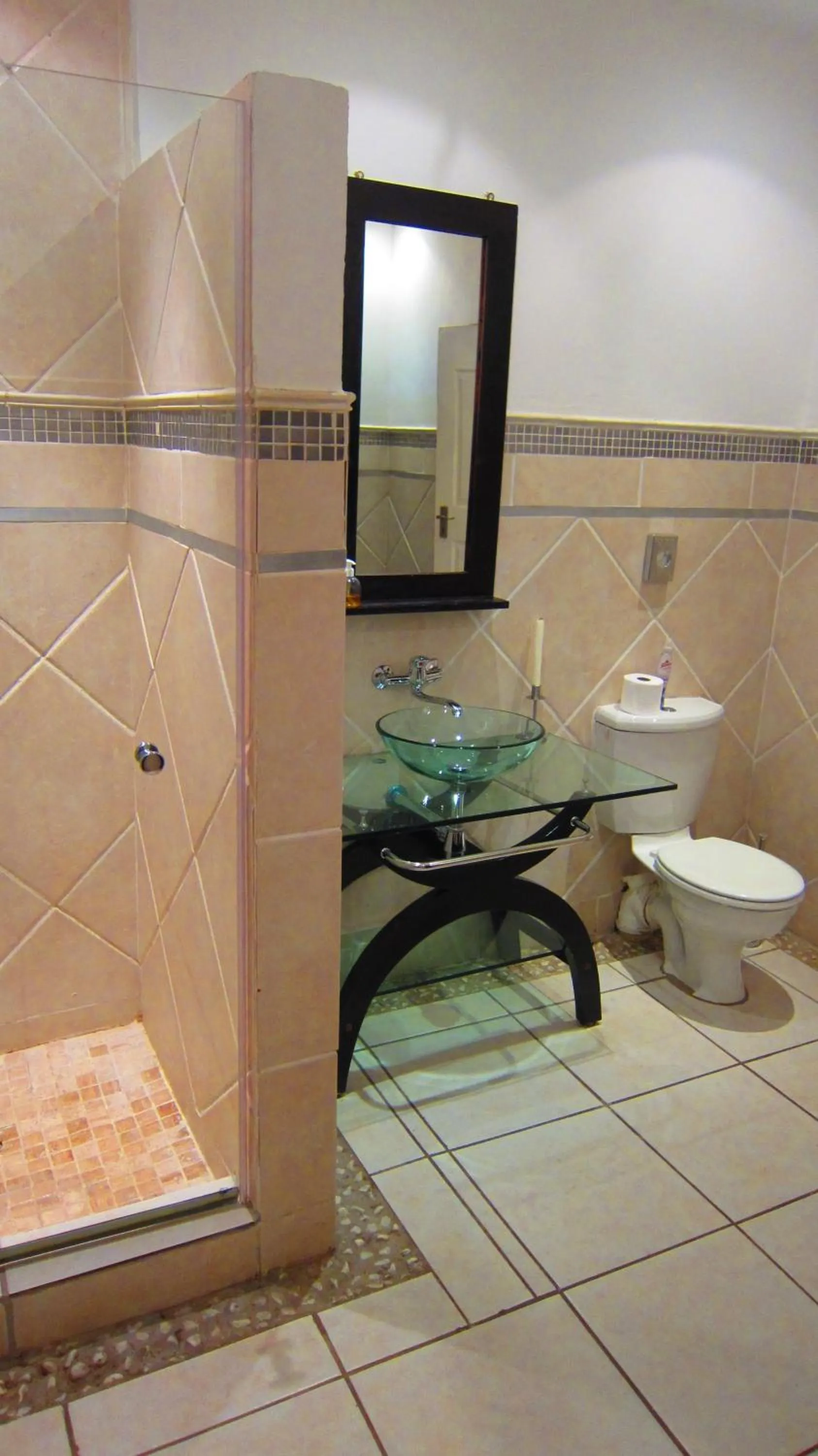 Toilet in Pheasant Hill Bed and Breakfast