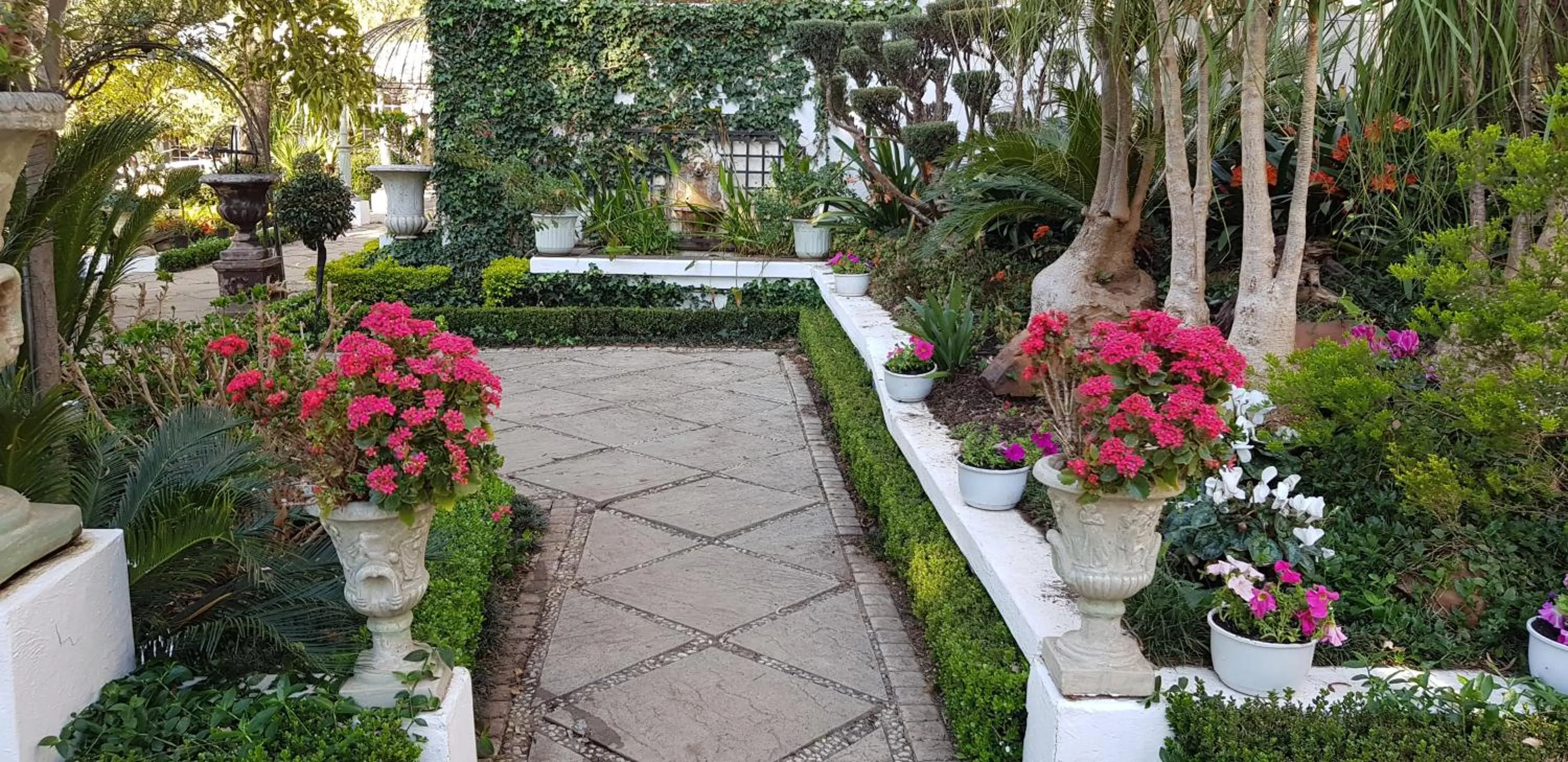 Garden in Pheasant Hill Bed and Breakfast