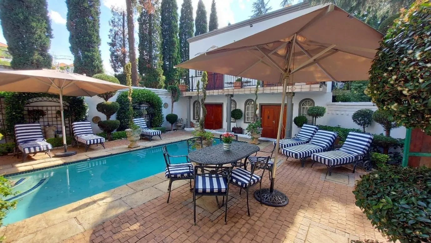 Swimming pool in Pheasant Hill Bed and Breakfast