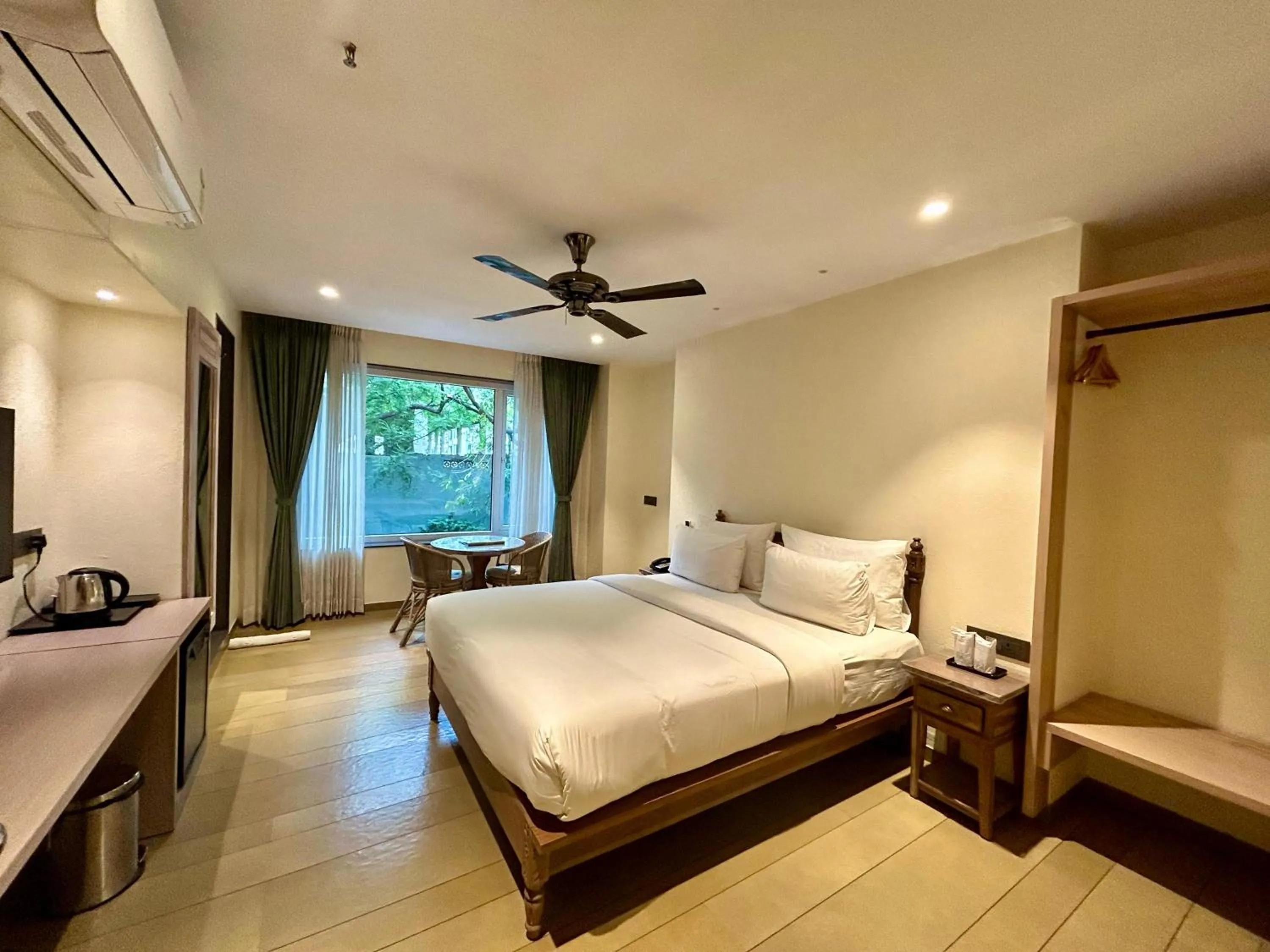 Bed in Budget Inn Bellevue