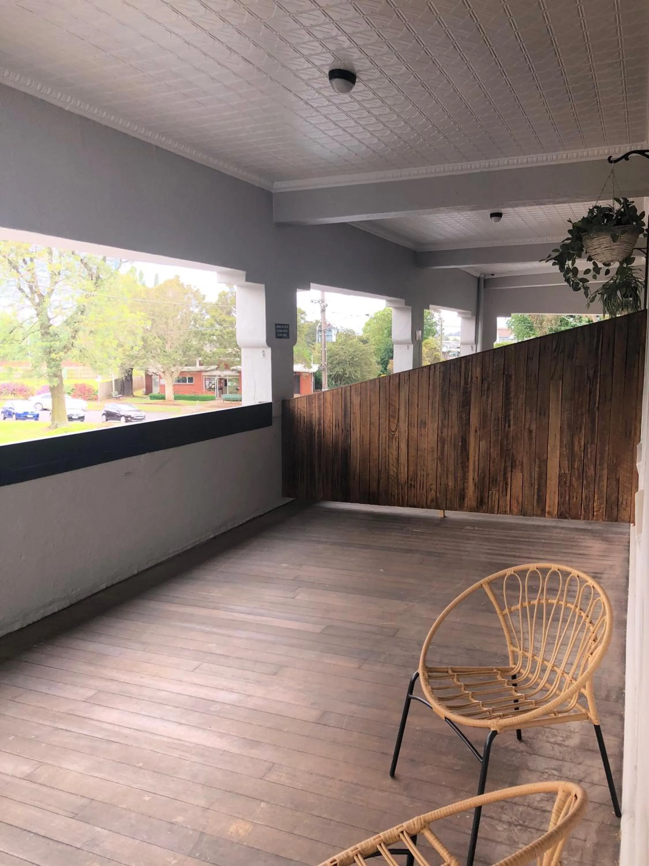 Day in The Royal Hotel, Drouin