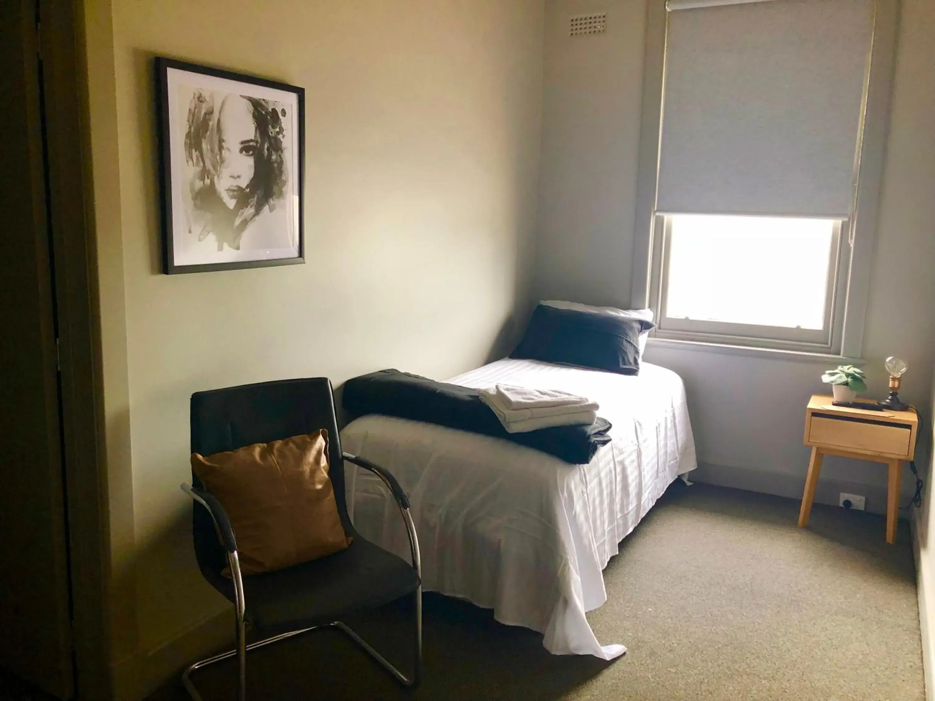 Budget Single Room - single occupancy in The Royal Hotel, Drouin Budget Single Room - single occupancy in The Royal Hotel, Drouin