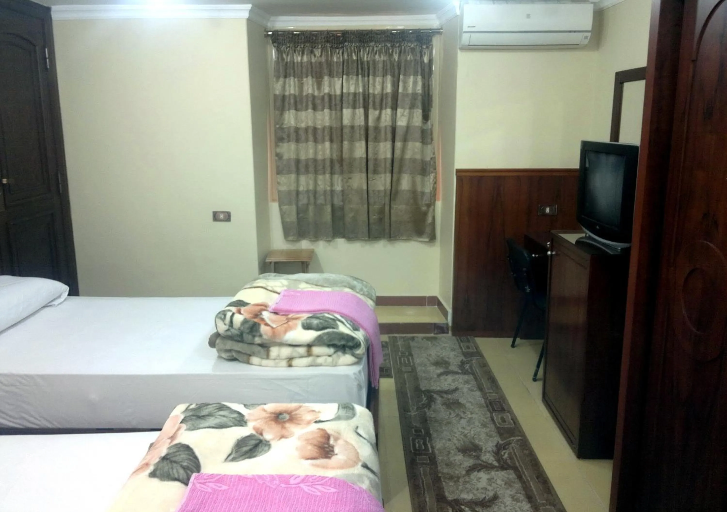 Bedroom, Bed in Al Maghraby Hotel