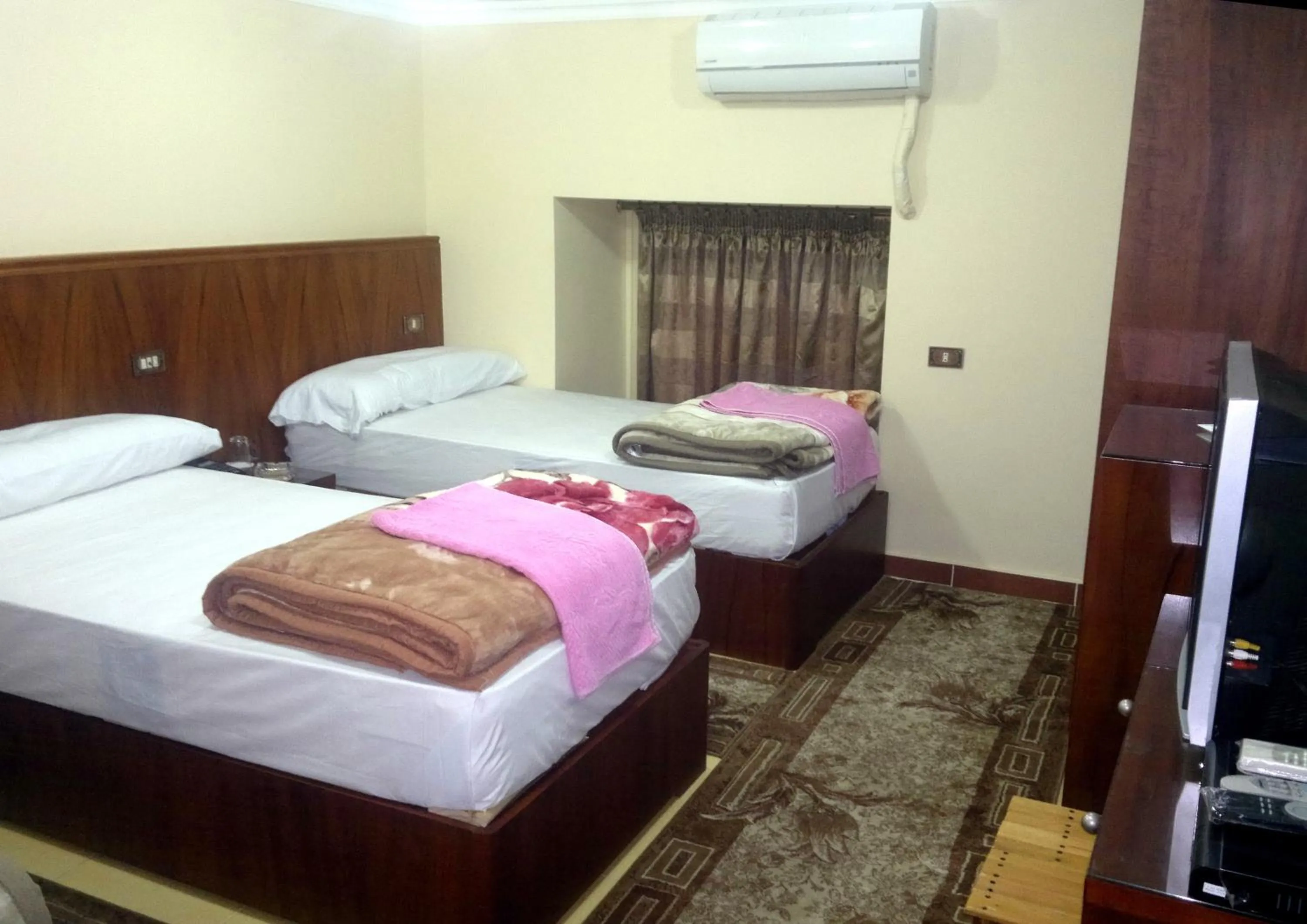 Bedroom, Bed in Al Maghraby Hotel