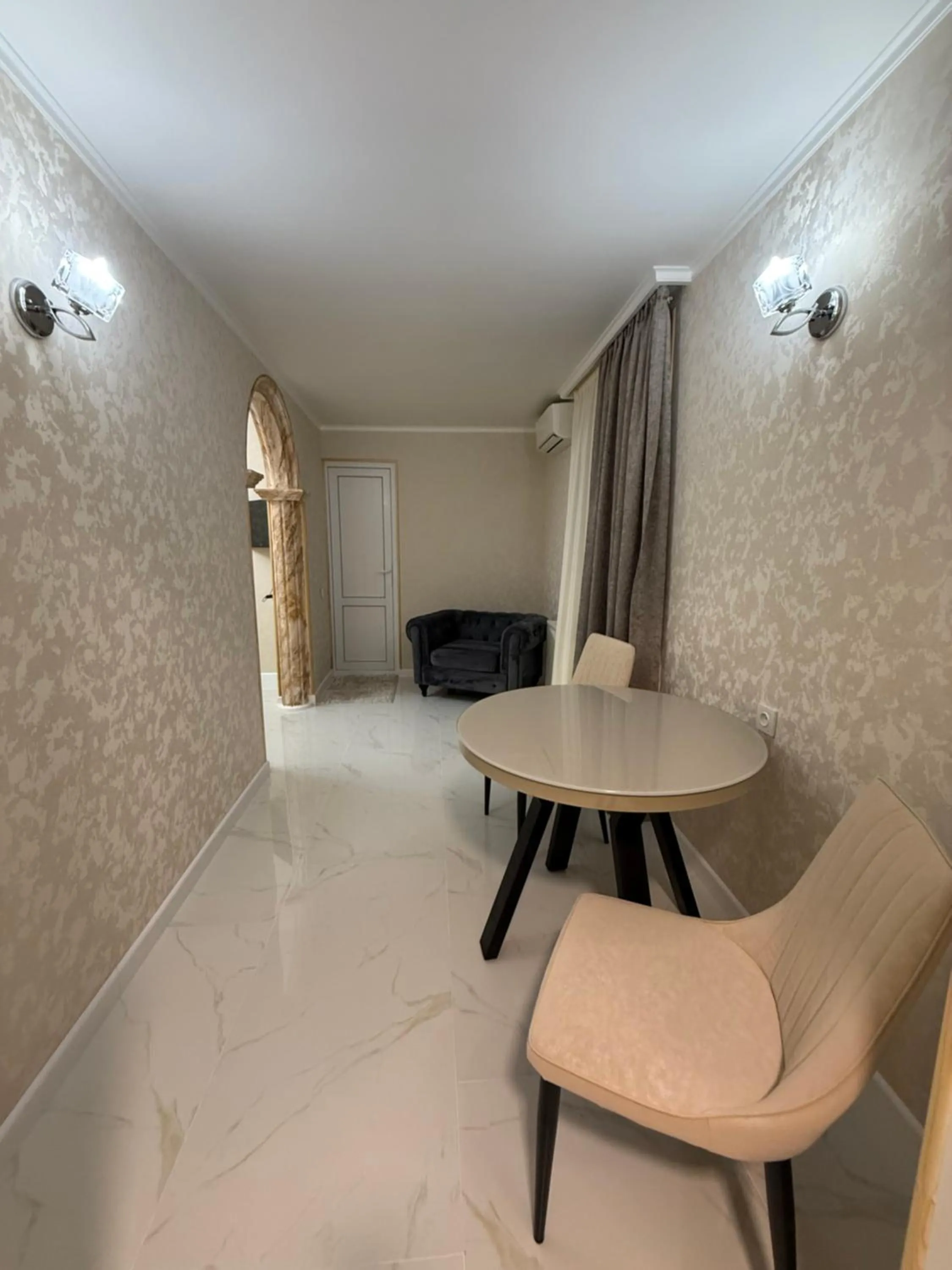 Living room in Paradise Hotel