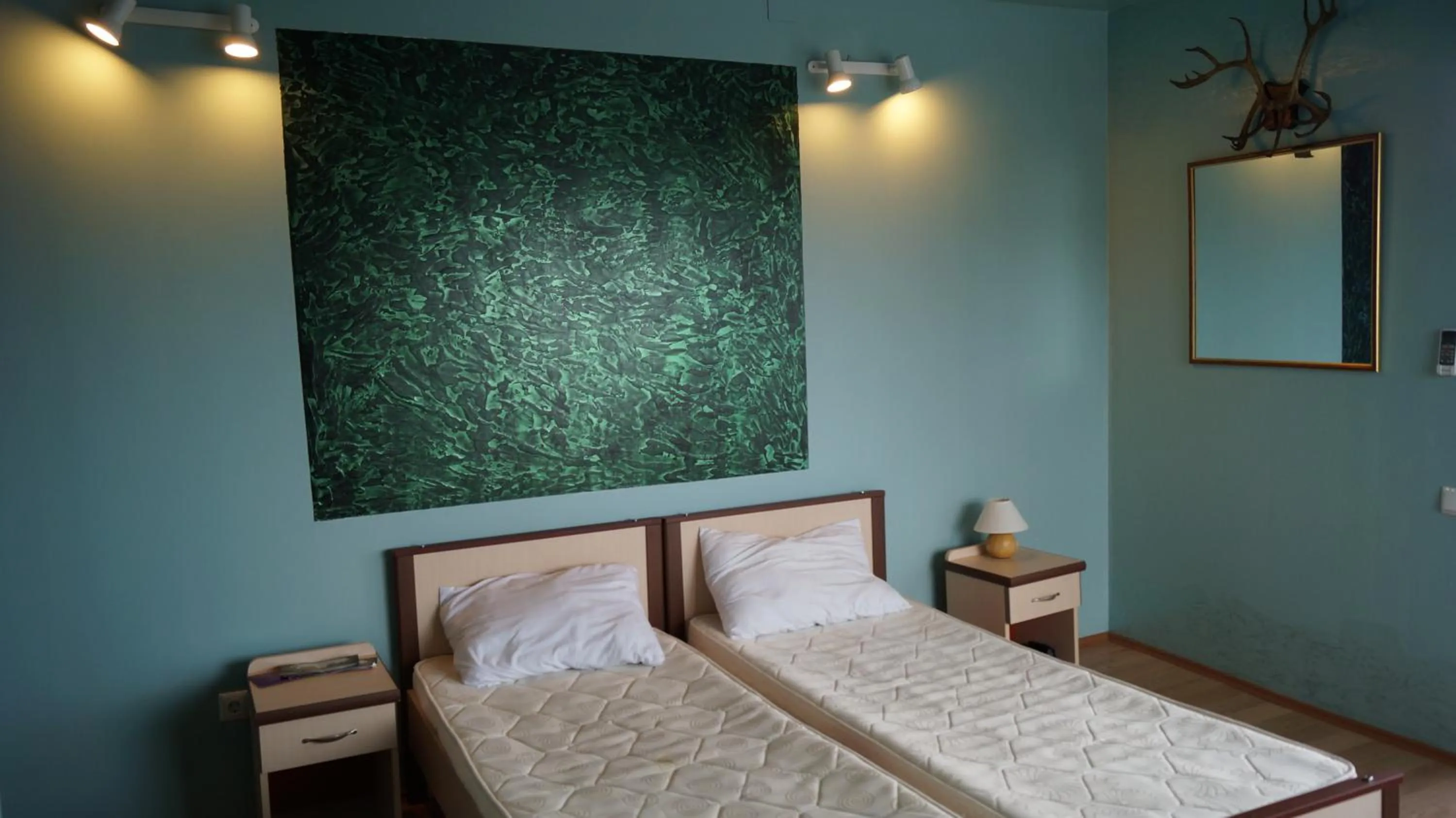 Photo of the whole room in TJ Guest House