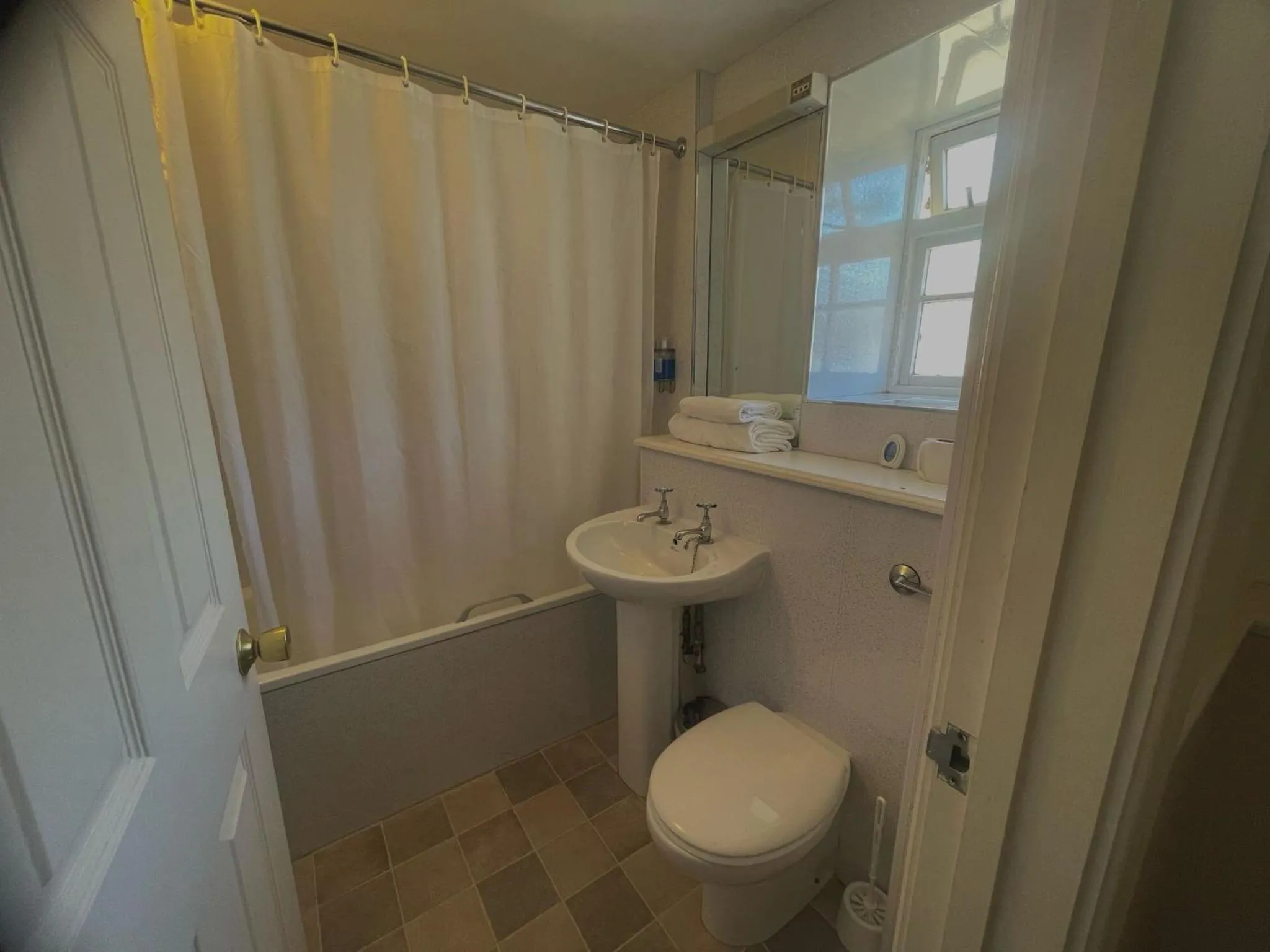 Shower in The Sibson Inn Hotel