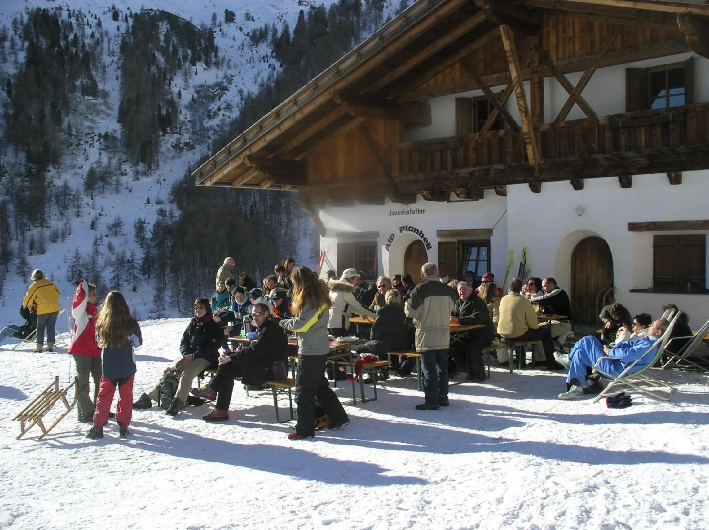 Skiing in Hotel Edelweiss