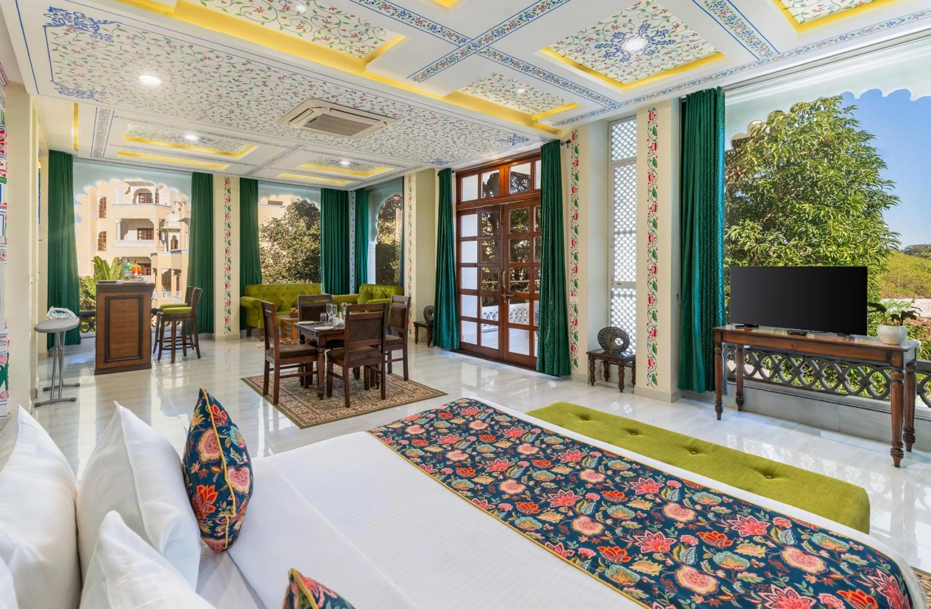 Bed in The Everest Hill Resort & Spa-Kumbhalgarh