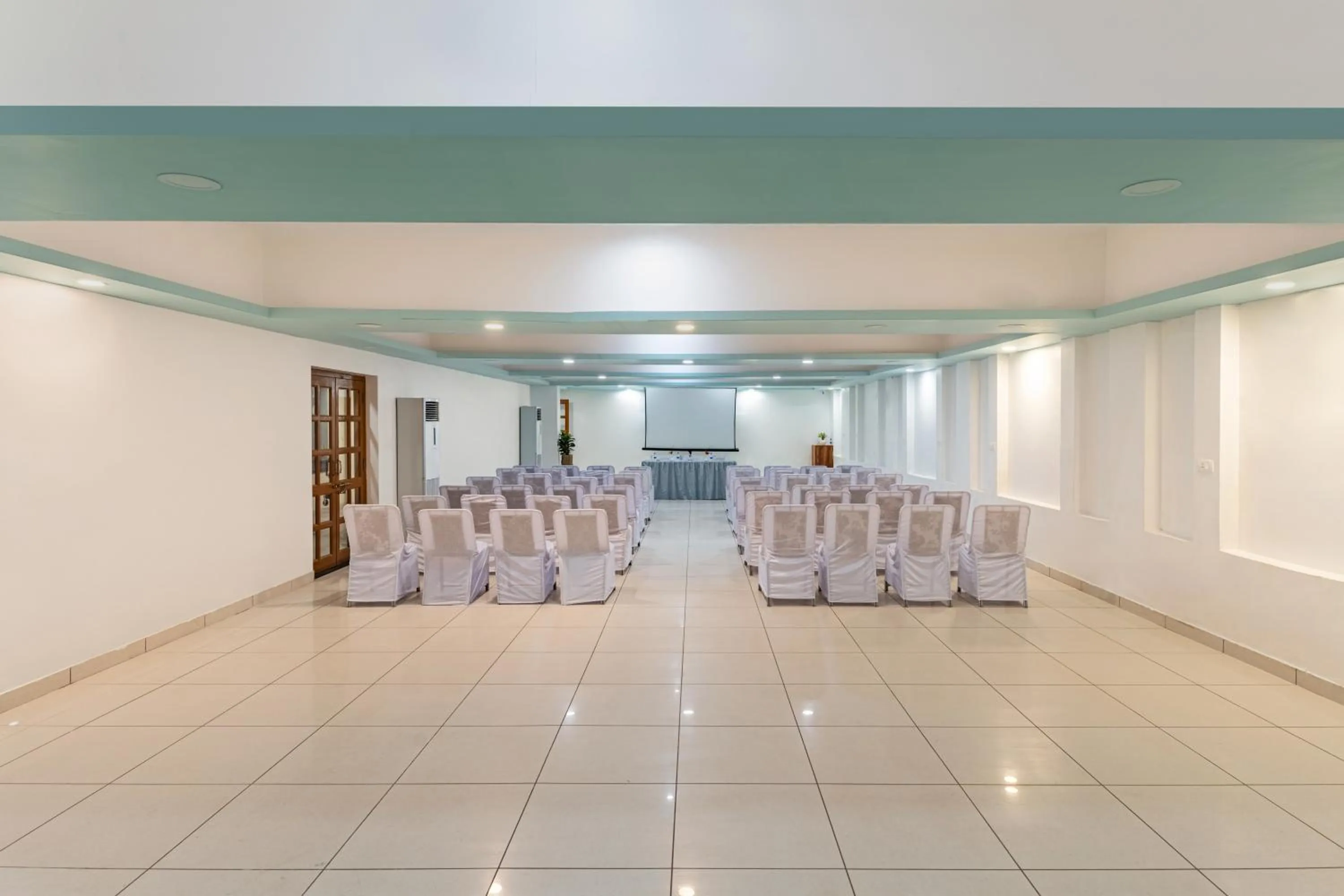 Meeting/conference room in The Everest Hill Resort & Spa-Kumbhalgarh